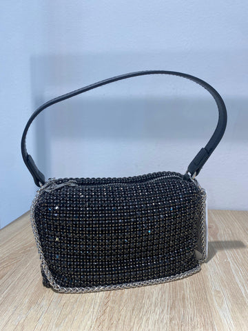 Bolso con brillo y cadena