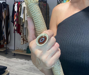 anillo ámbar acero