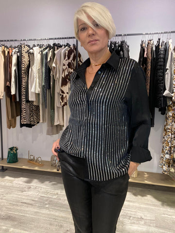 Camisa negra con fantasía