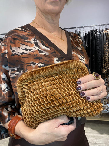 Clutch chenilla marron Camel