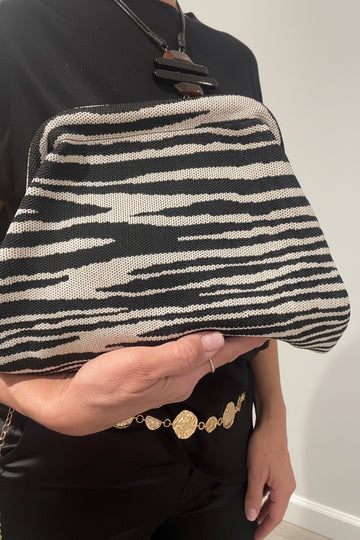 Cluntch zebra