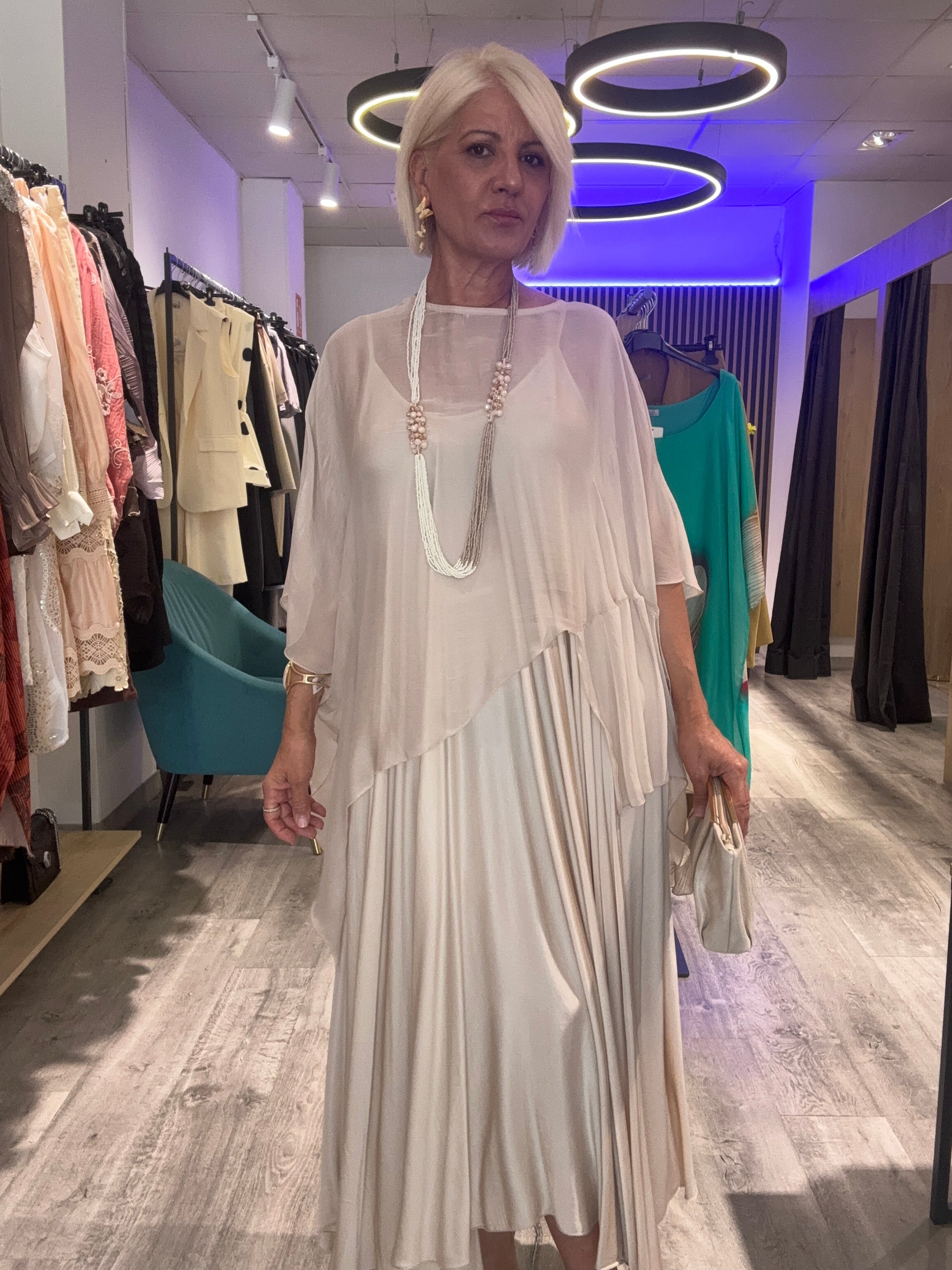 Vestido Lencero y capa seda