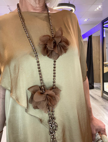 Collar Flor Marrón con Cuentas