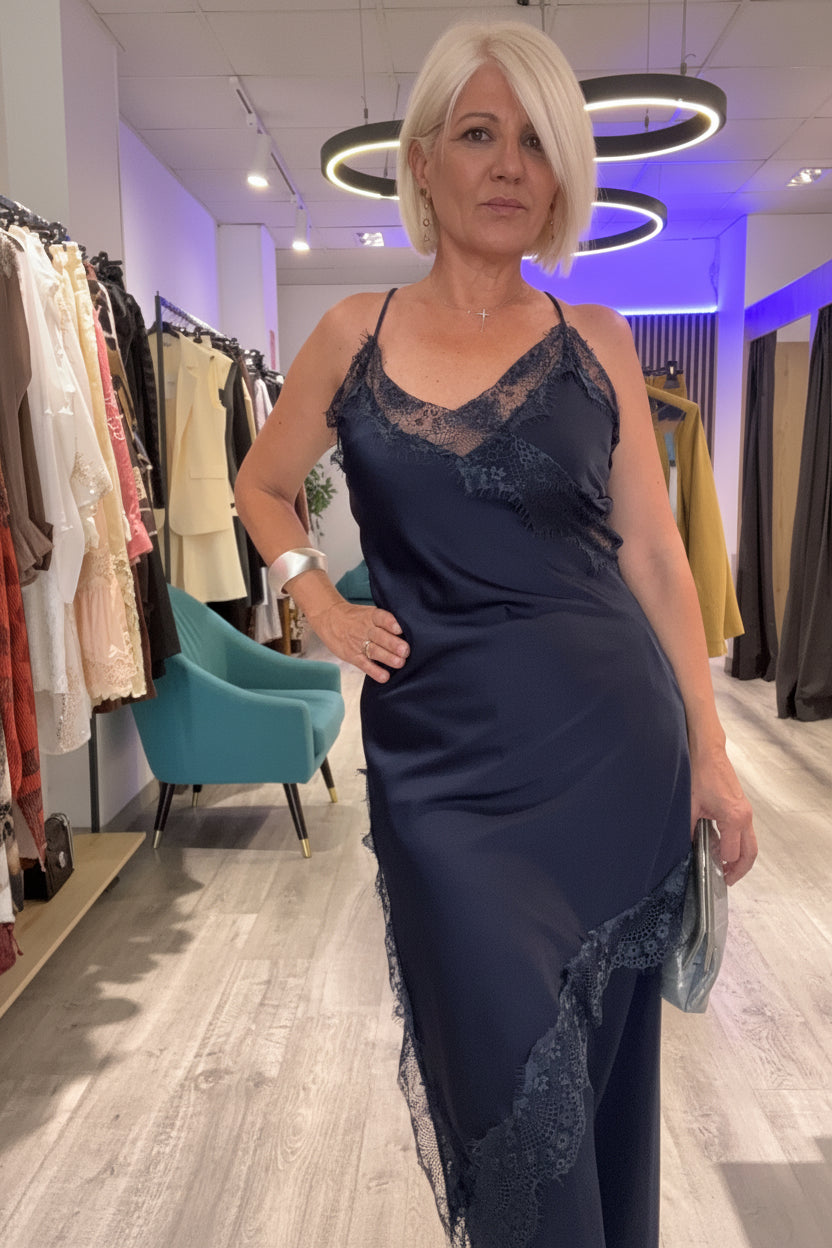 Vestido lencero con blonda