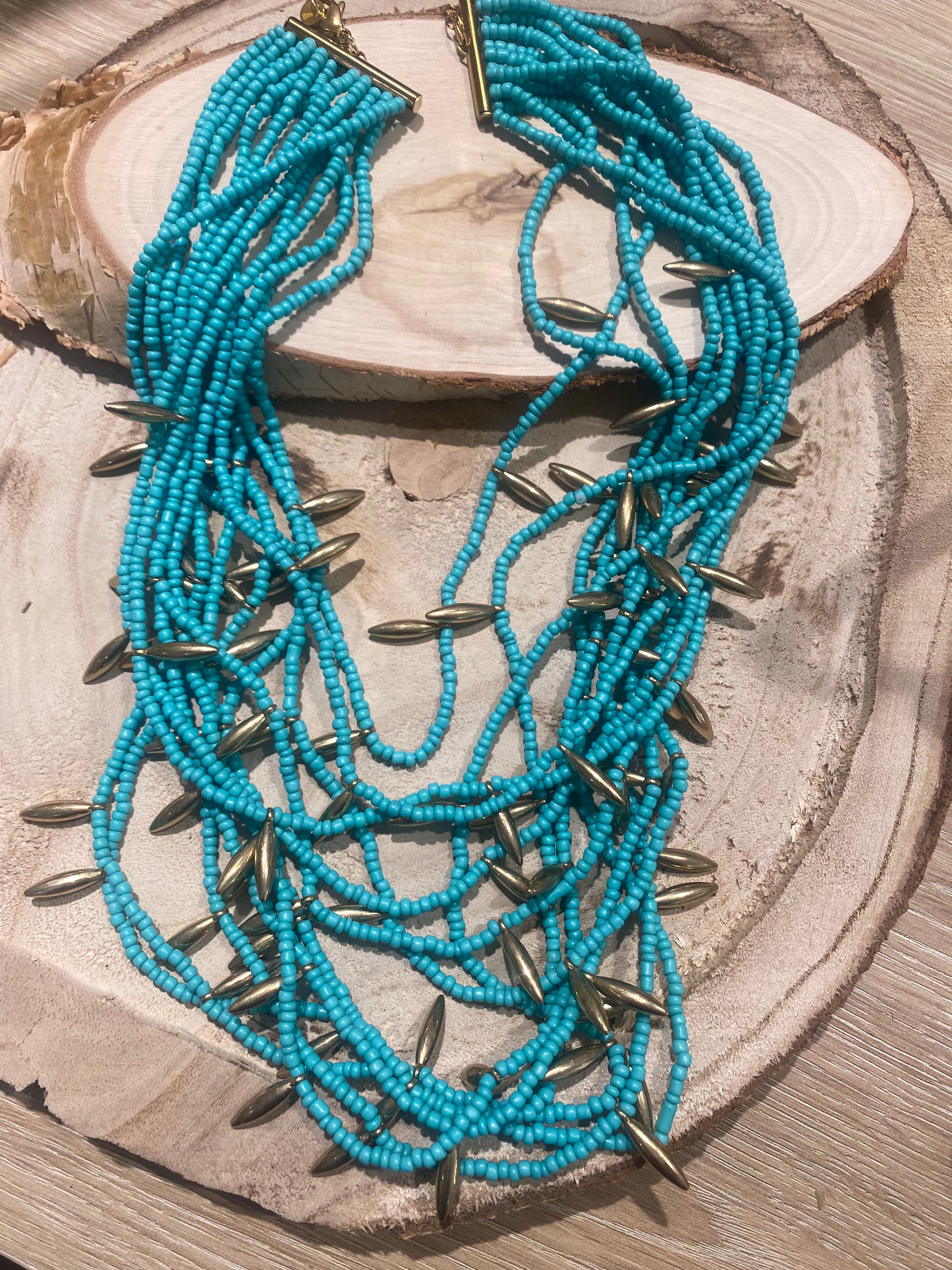 Collar turquesa con  detalles acero