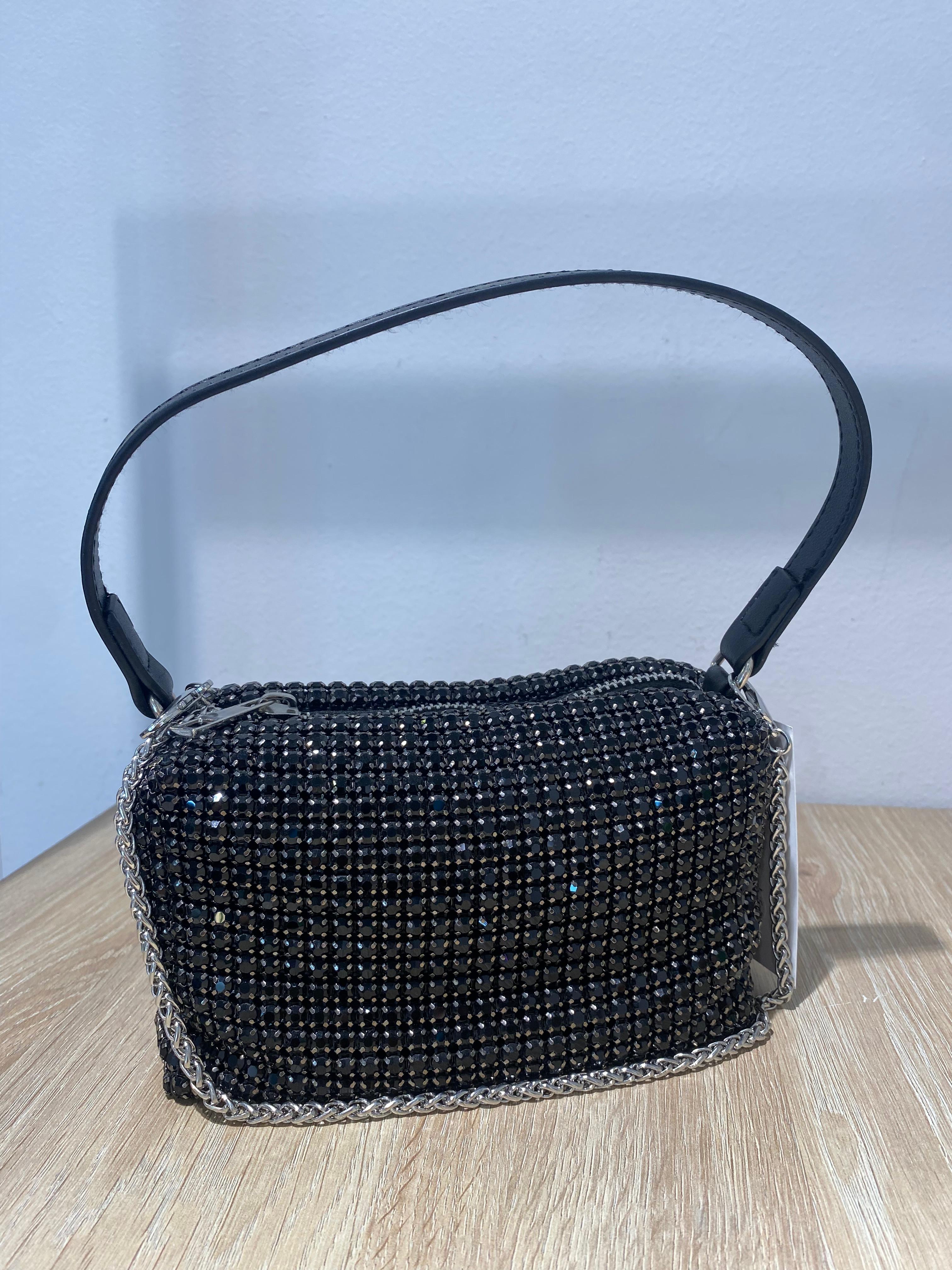 Bolso con brillo y cadena