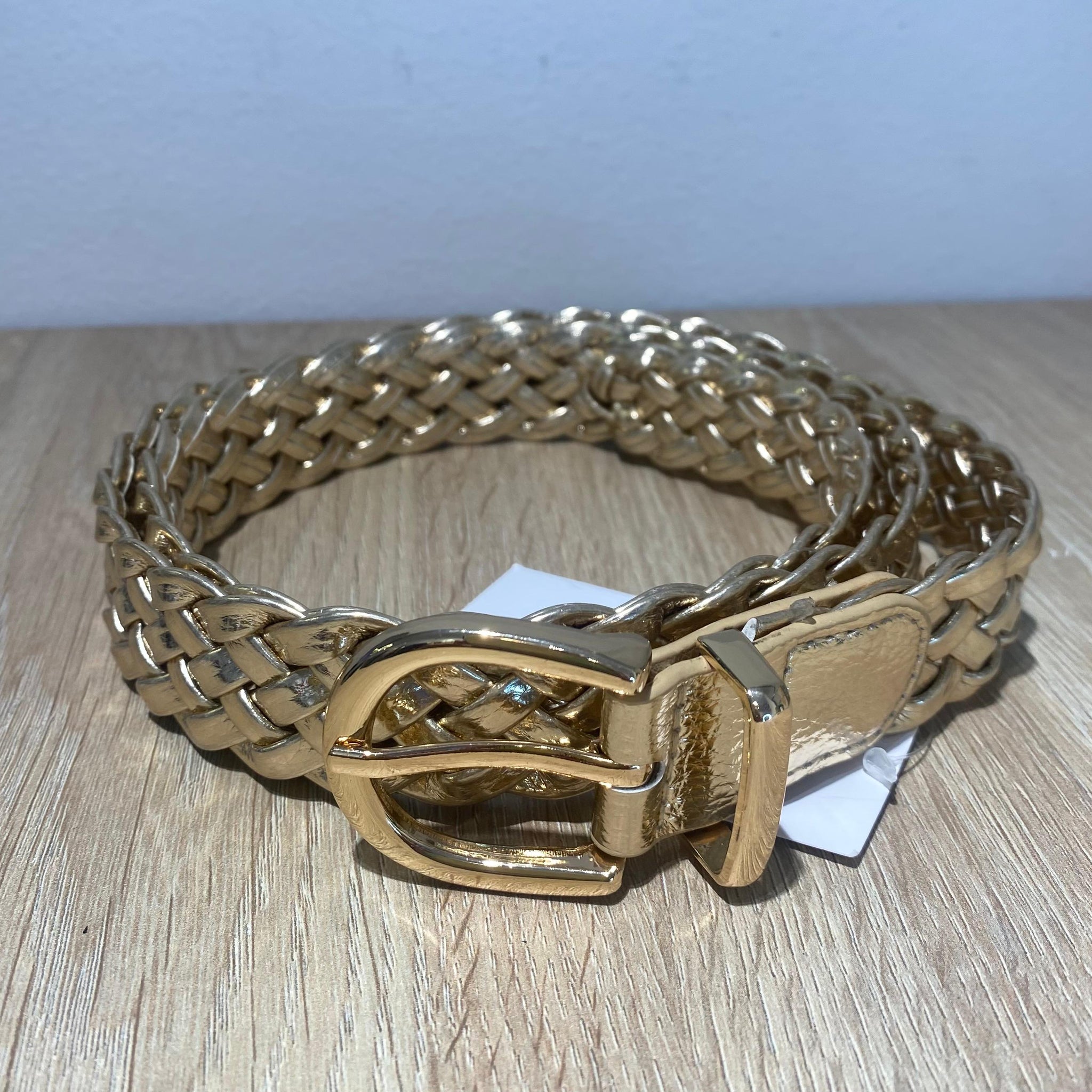 Cinturón sintético trenzado dorado