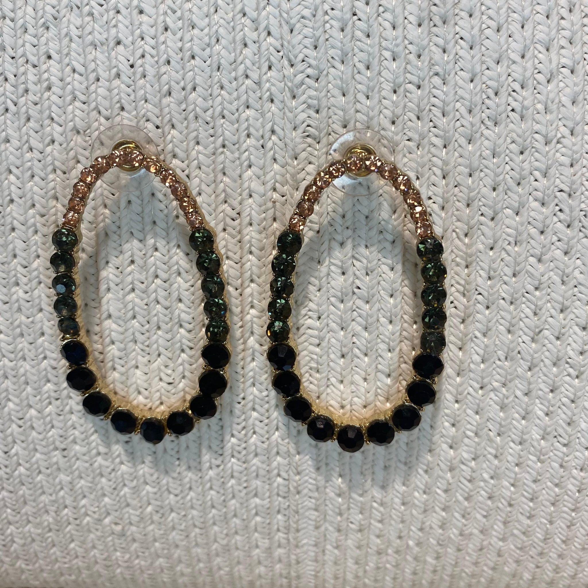 Pendientes acero  con circonita verde y negra.