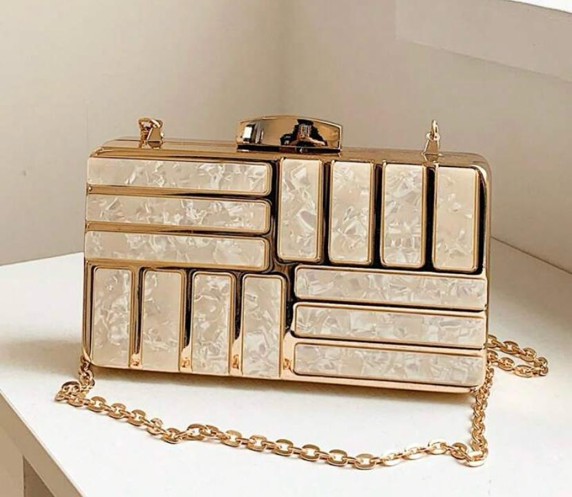 Cartera fiesta con cadena