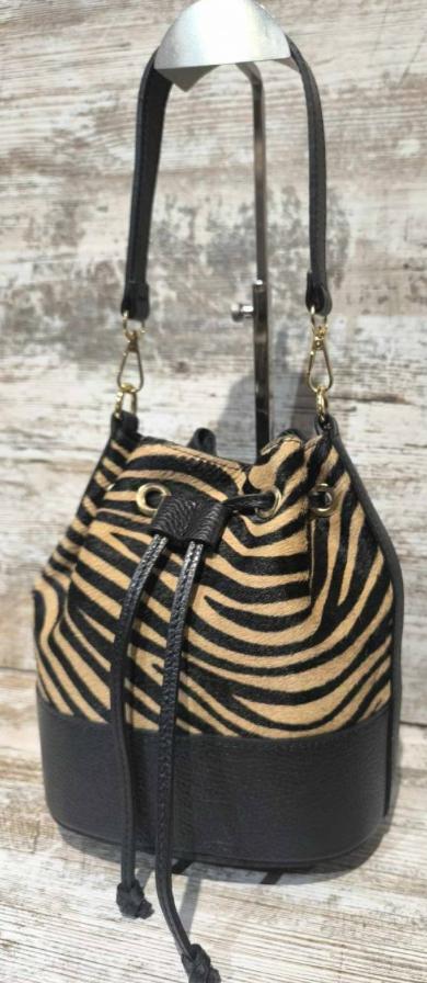 Bolso piel bombonera zebra