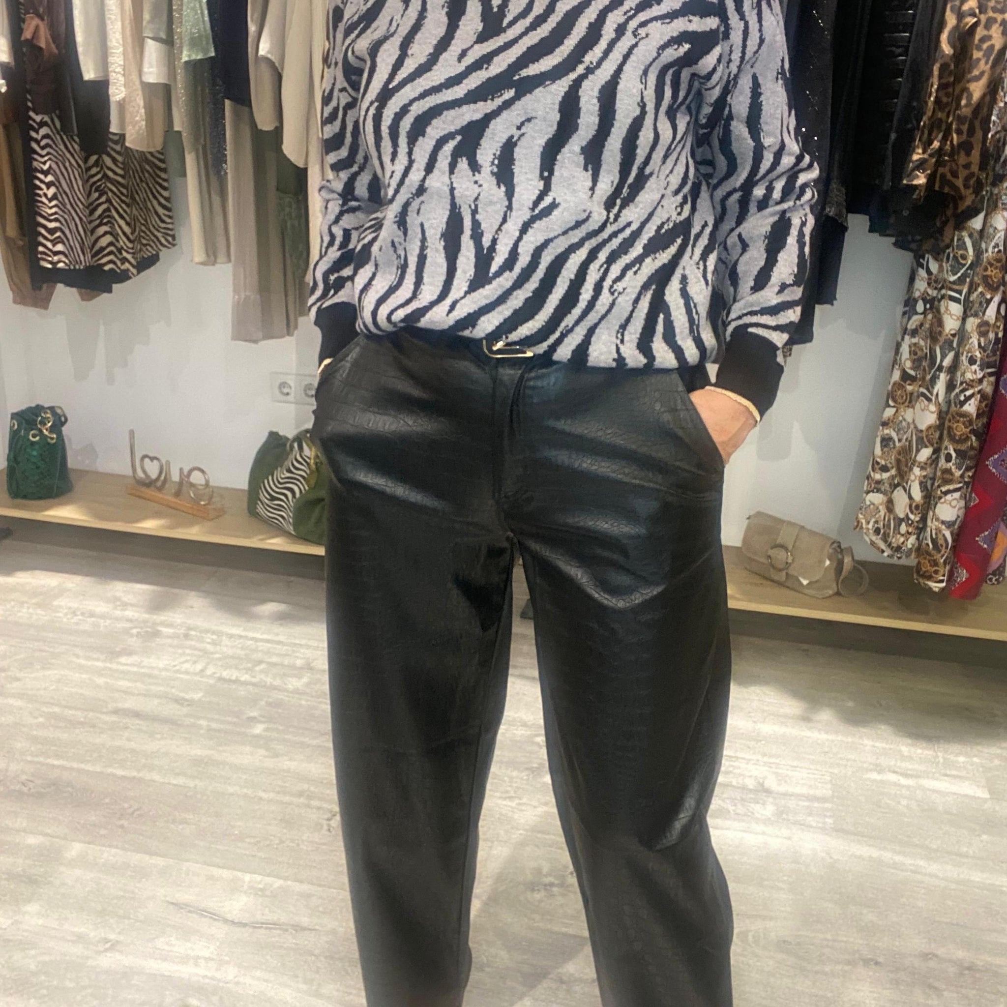 Pantalón negro polipiel balloon