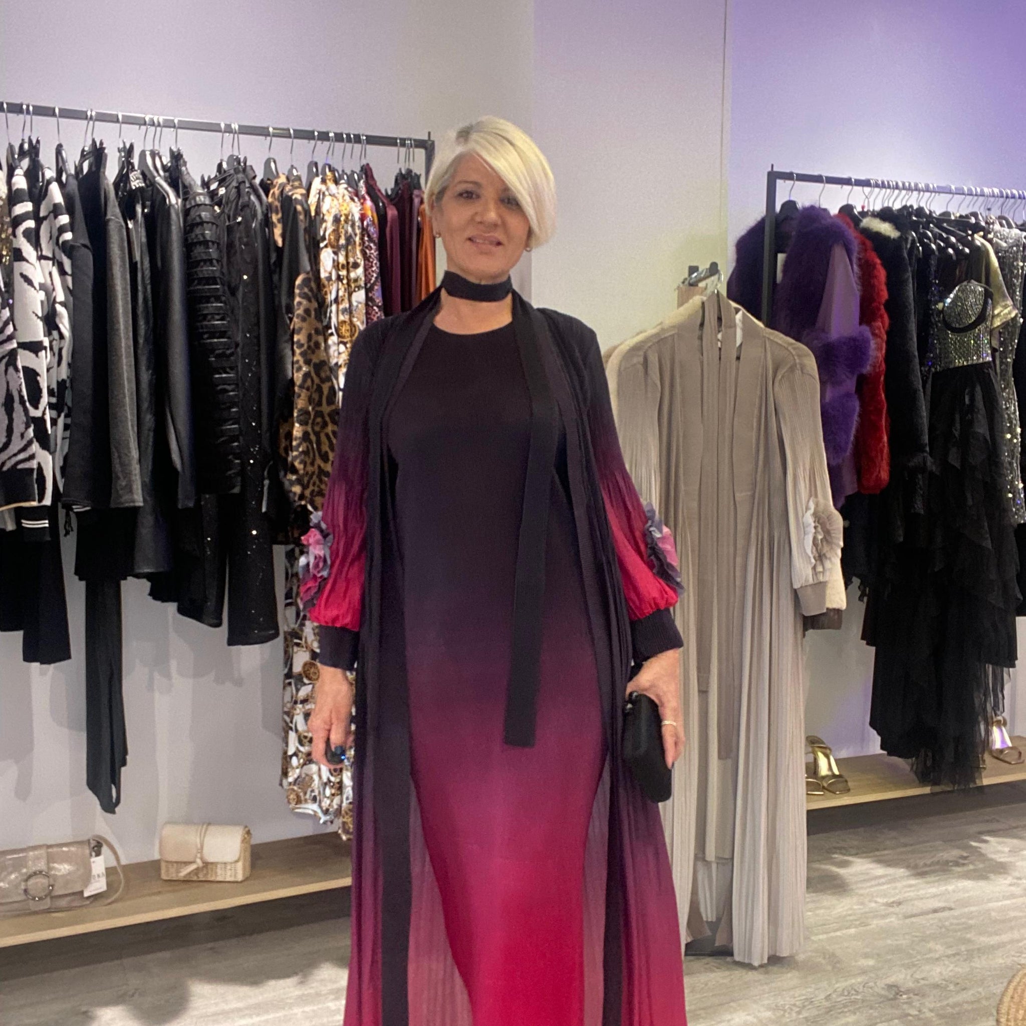 Vestido  y caftan negro y bugambilla