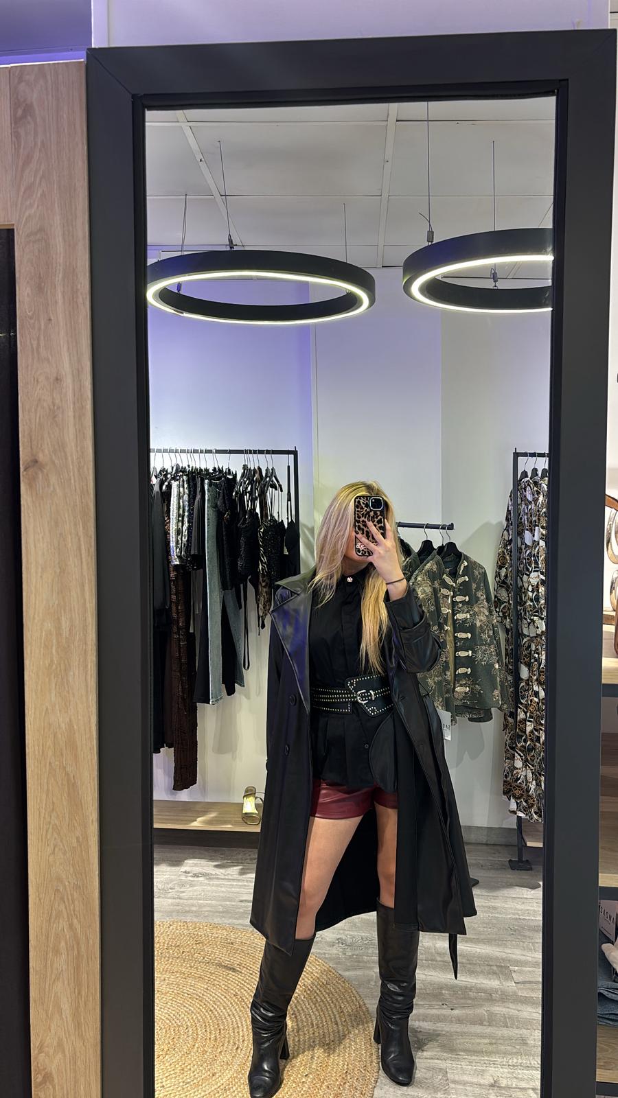 Gabardina negra polipiel