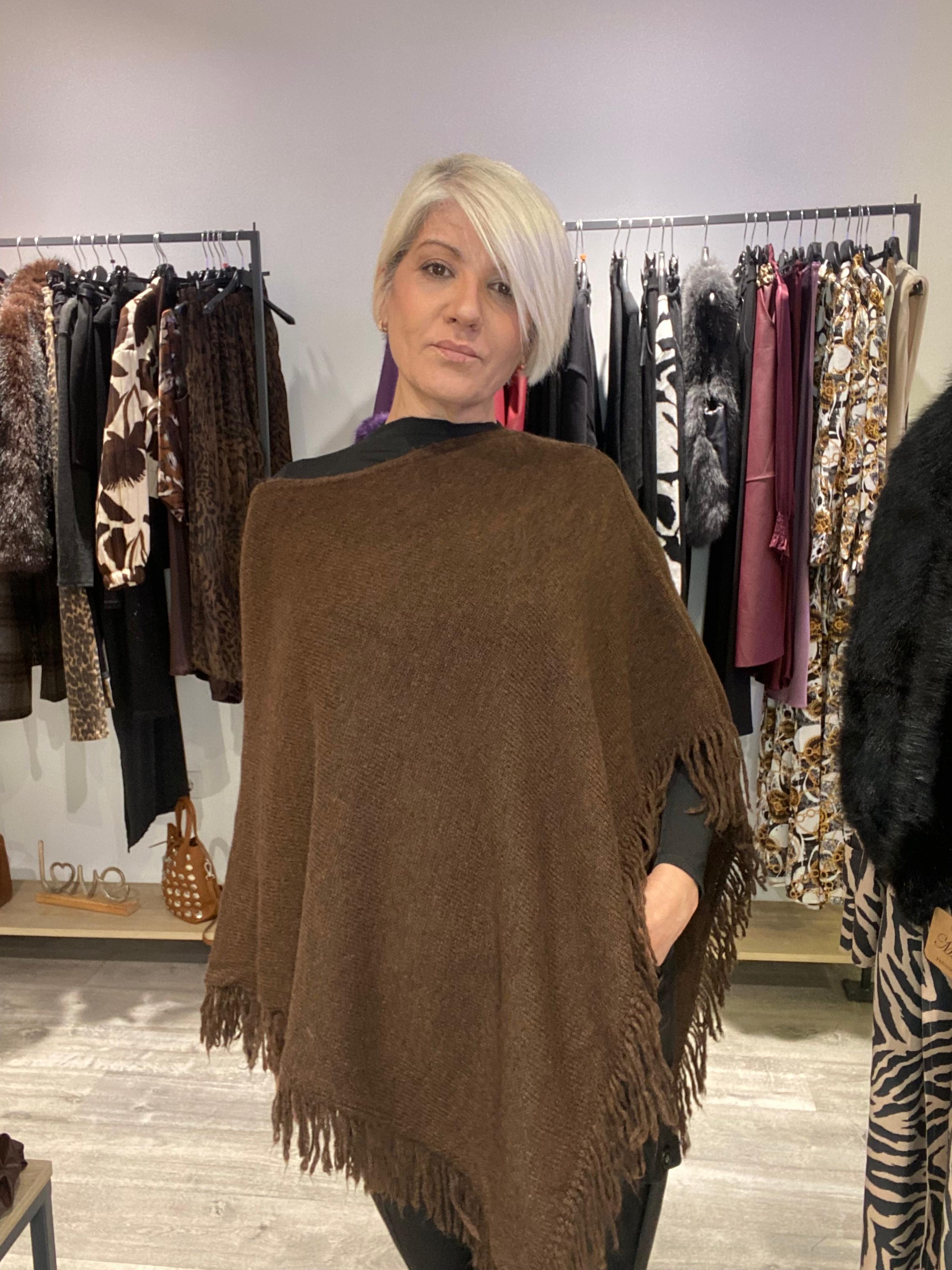 Poncho Flecos Marrón Chocolate - Calidez Bohemia Boho-Luxe Talla Única S-L