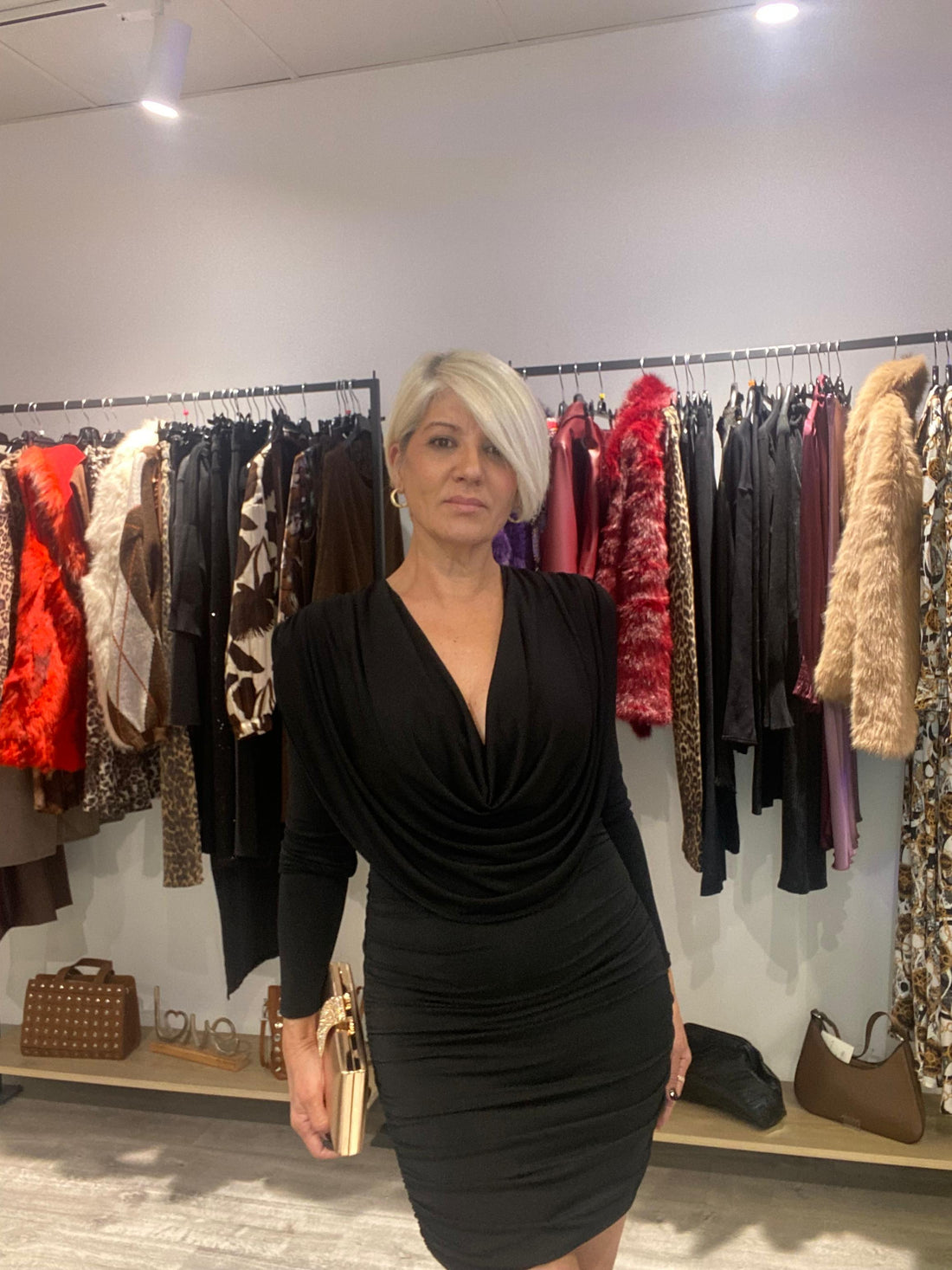 Vestido Vogue Negro Escote V - Elegancia Atemporal Boho-Luxe Talla Única 36-40