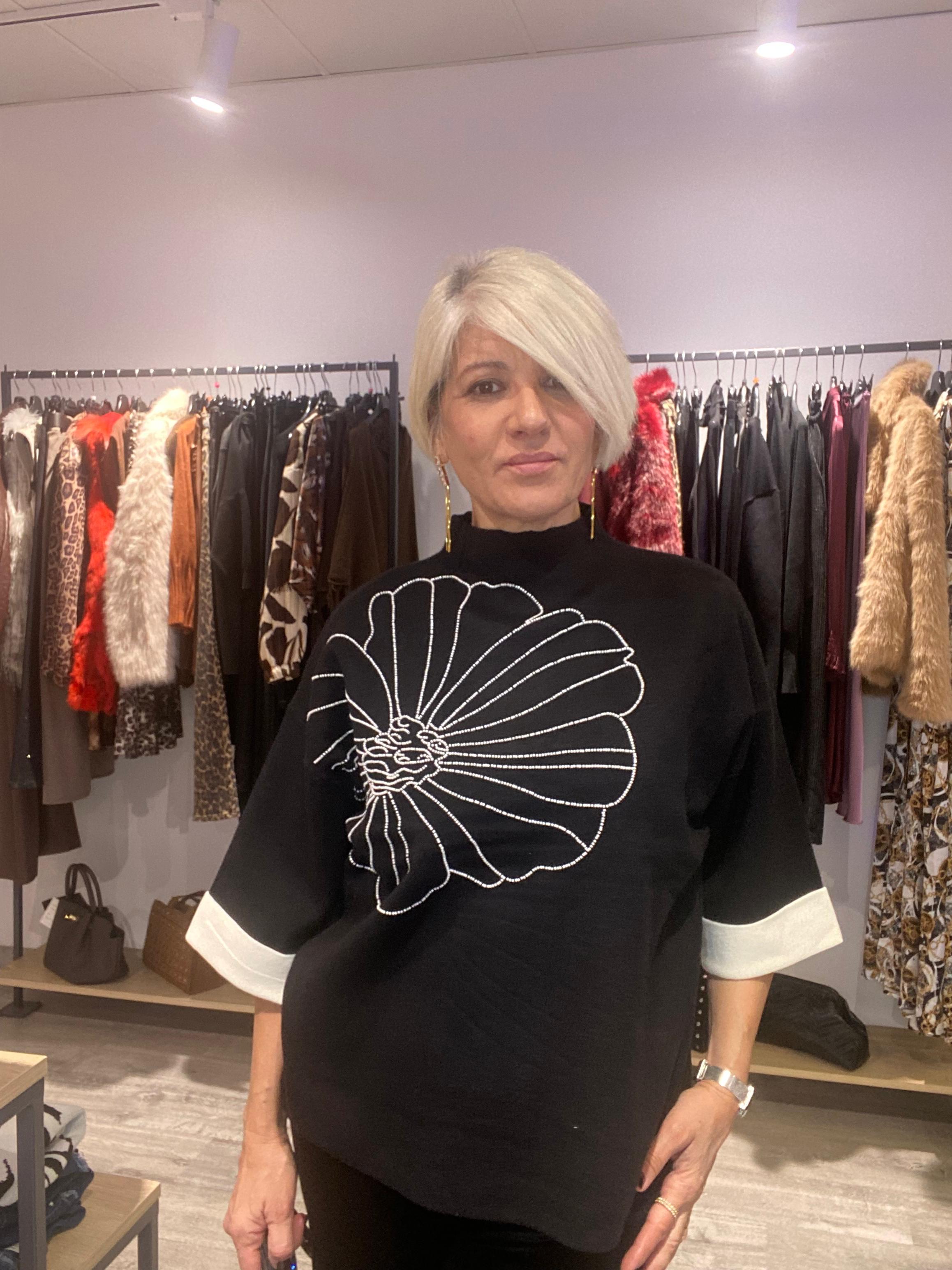 Jersey Camelia Negro - Elegancia Atemporal Boho-Luxe Punto Suave