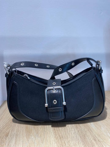 Bolso Negro Hebilla Dorada - Diseño Minimalista | Boho-Luxe