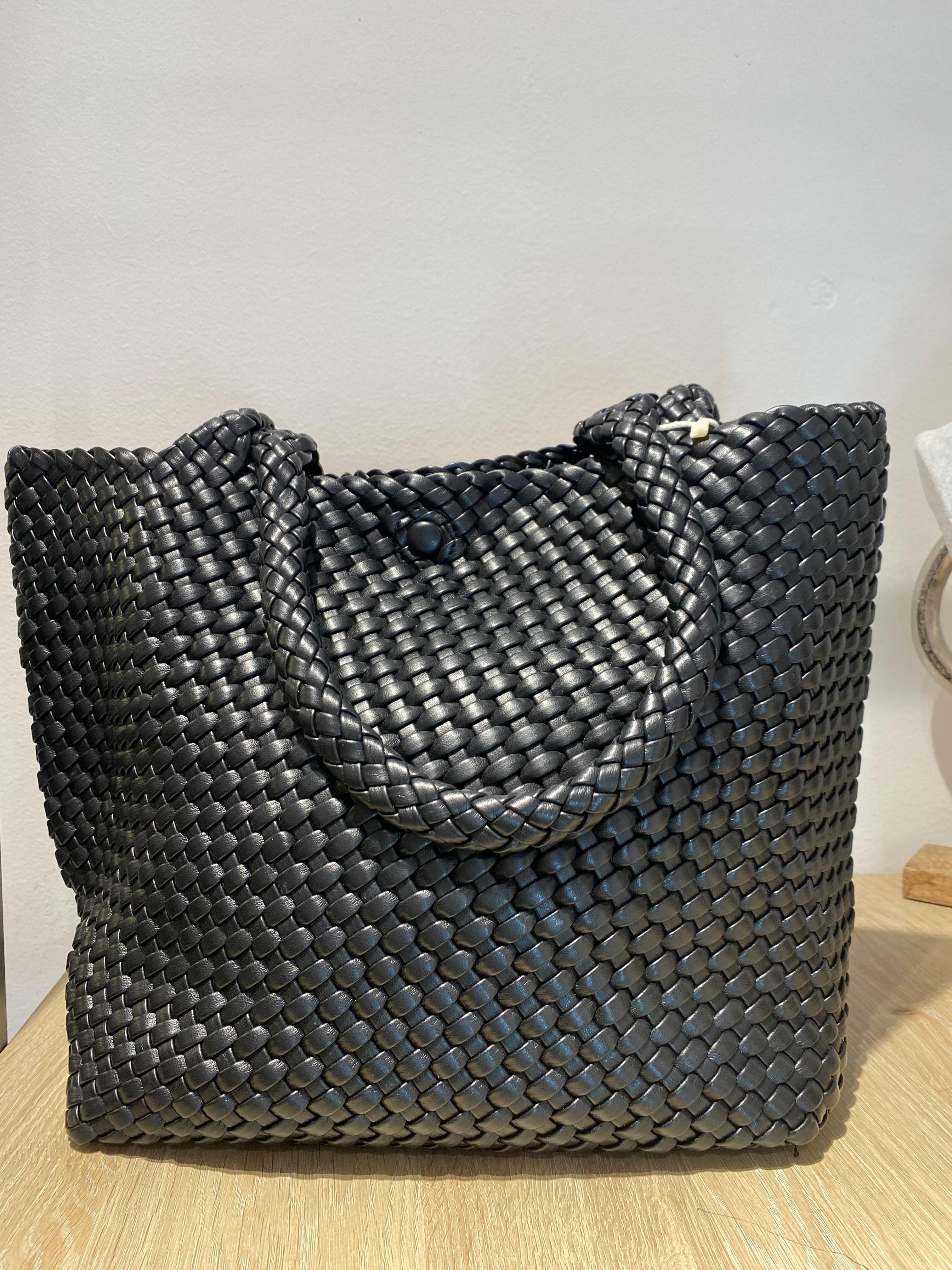 Bolso Tote Negro Textura Enrejada - Elegancia Versátil | Boho-Luxe
