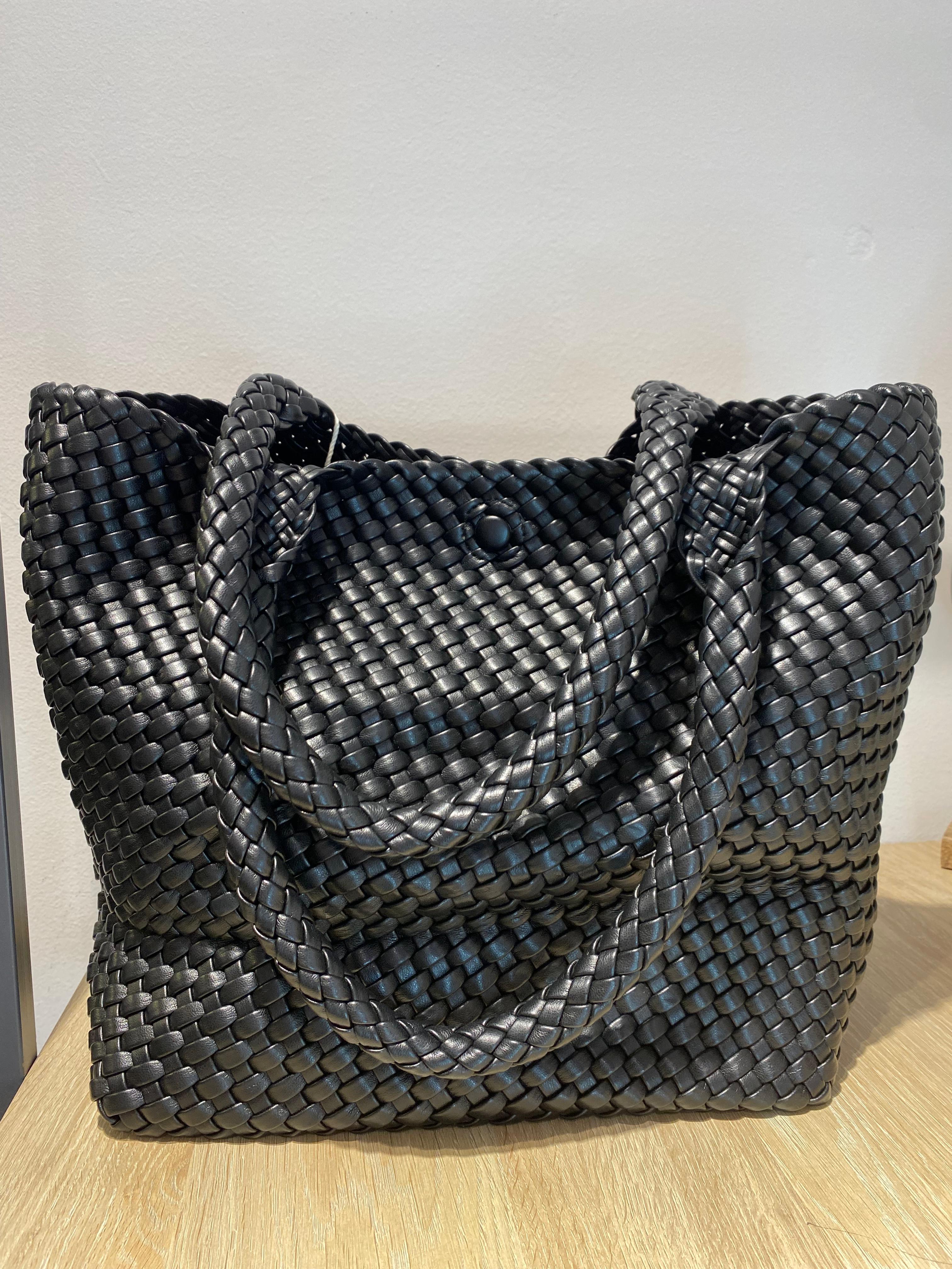 Bolso Tote Negro Textura Enrejada - Elegancia Versátil | Boho-Luxe