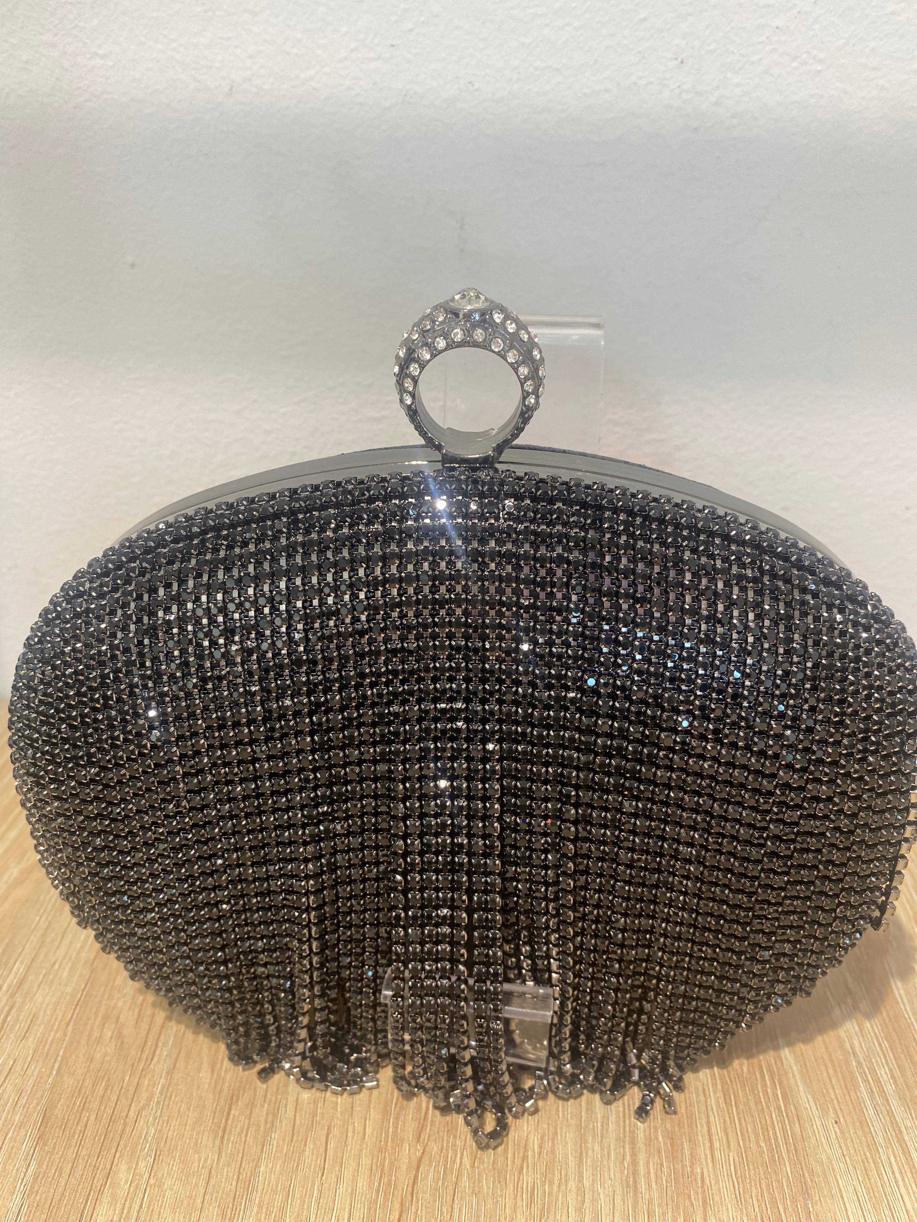 Bolso Negro Flecos Pedrería - Cadena Interior | Boho-Luxe Premium