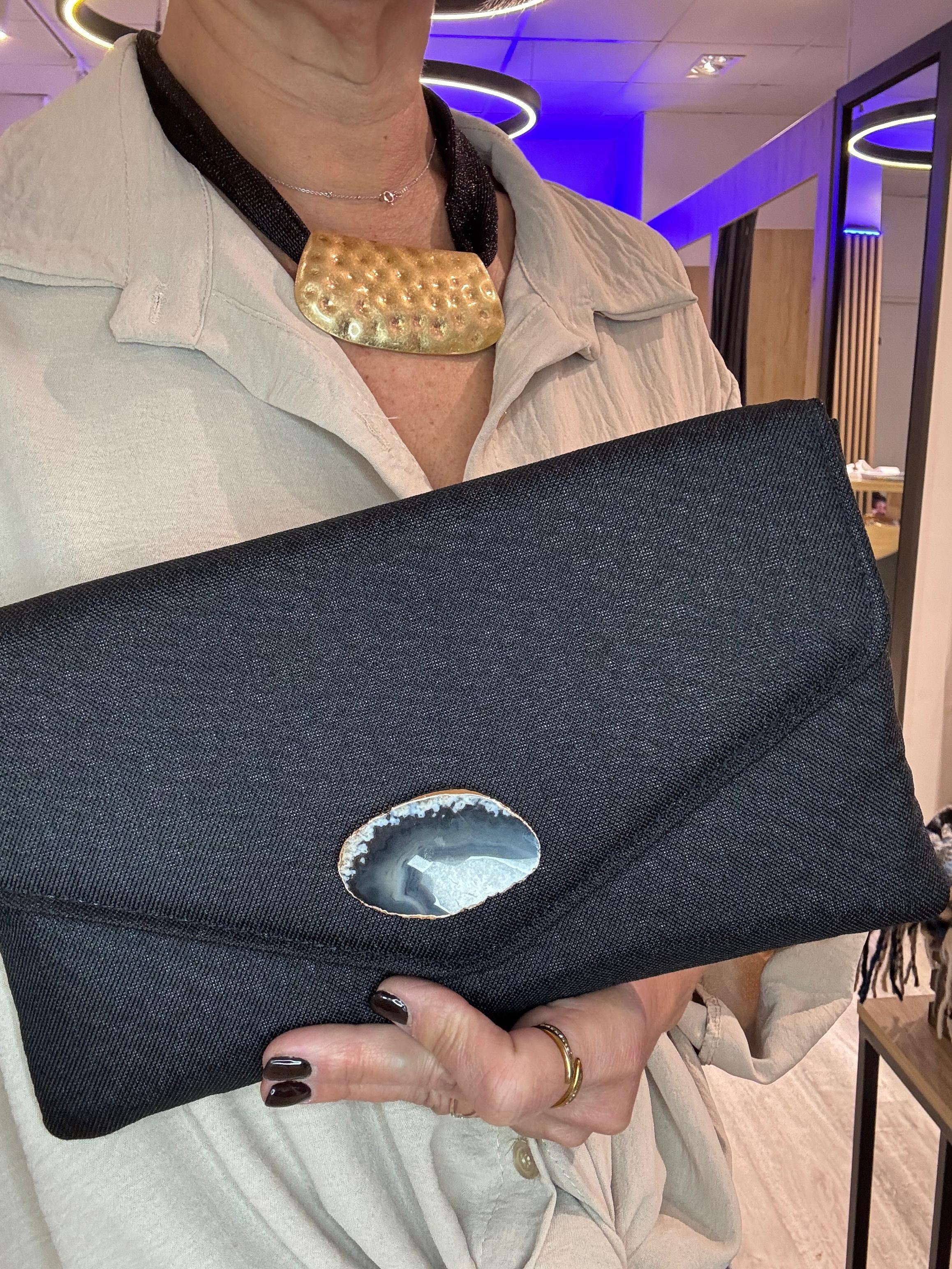 Cartera sobre Turmalina  negra