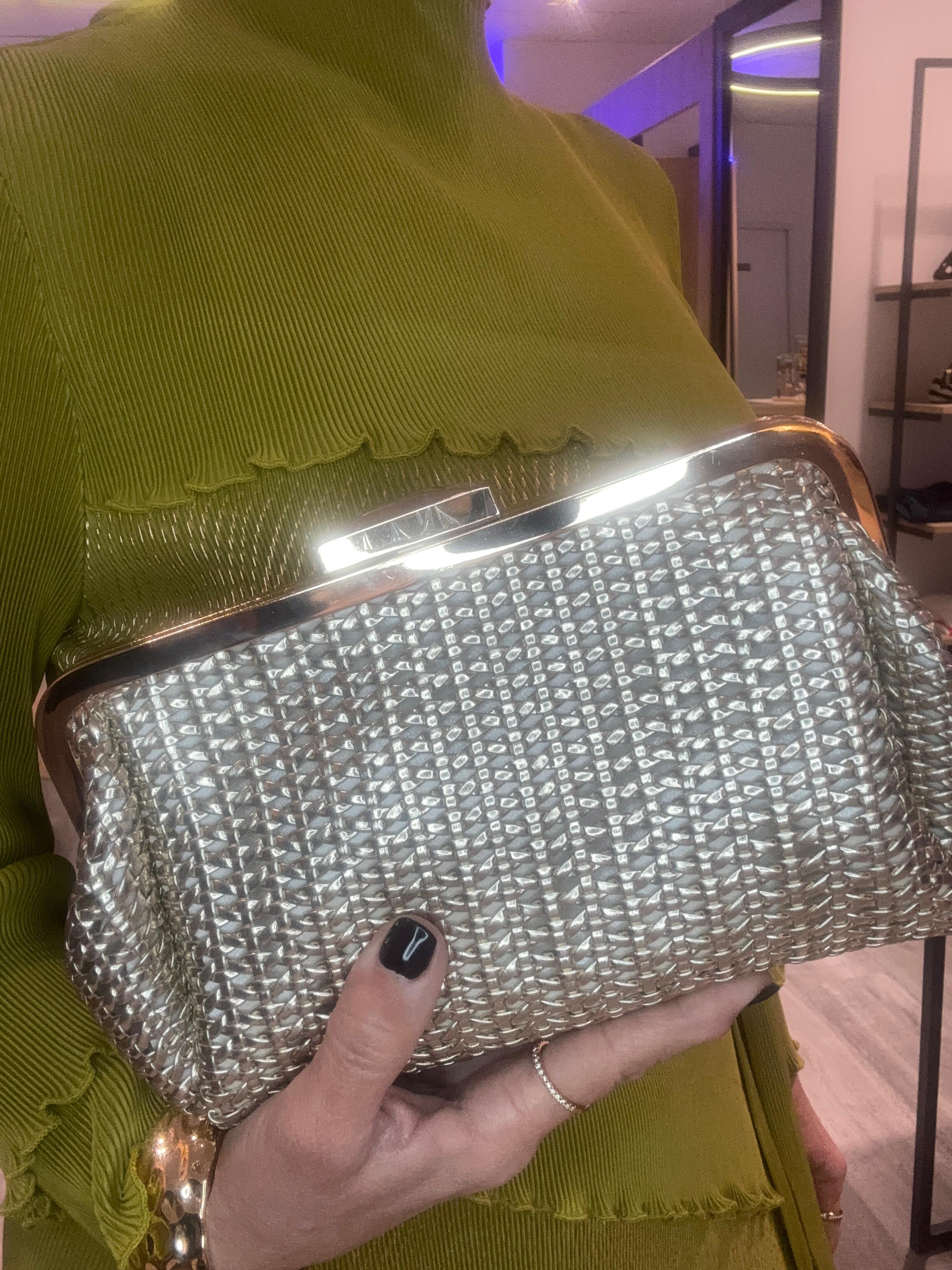 Clutch dorado enrejado