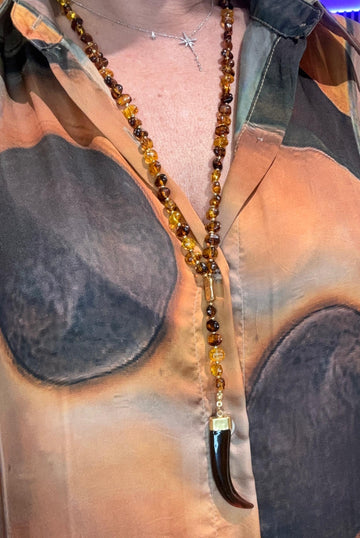 Collar acero Colmillo con cuentas piedras Ámbar