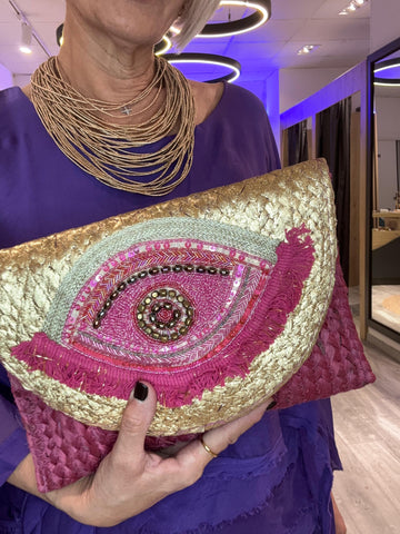 Cartera sobre Rafia Étnica