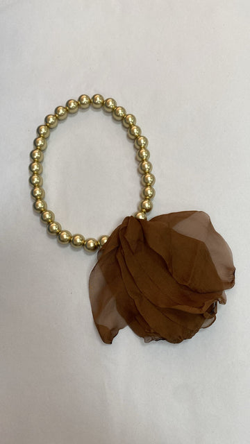 Collar pétalos marrón chocolate
