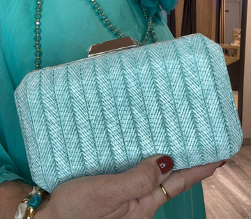 Bolso mano Rafia Turquesa con cadena interior