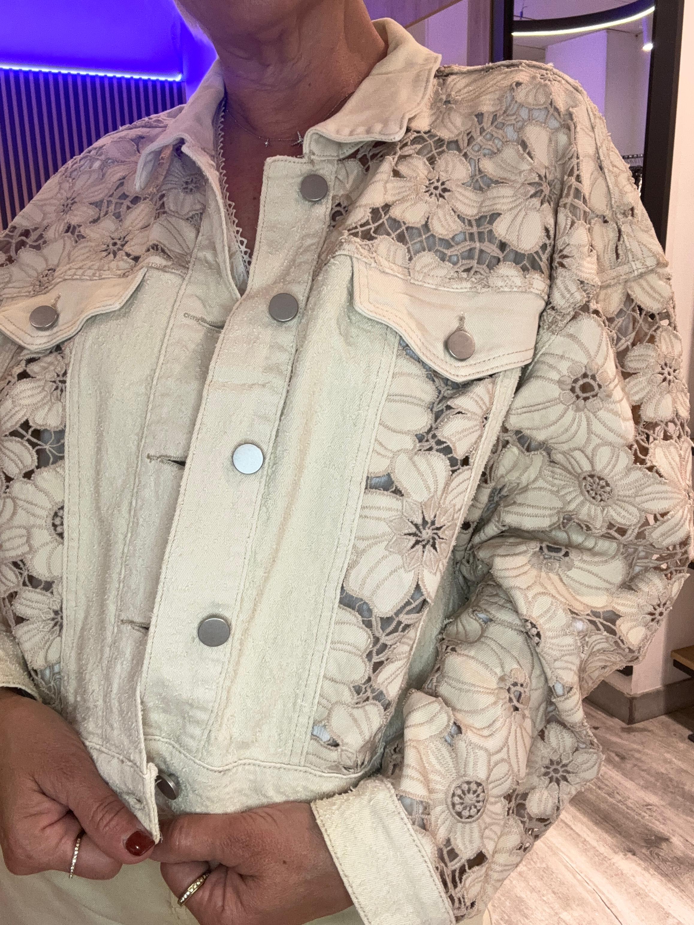 Chaqueta vaquera bordada y brocada