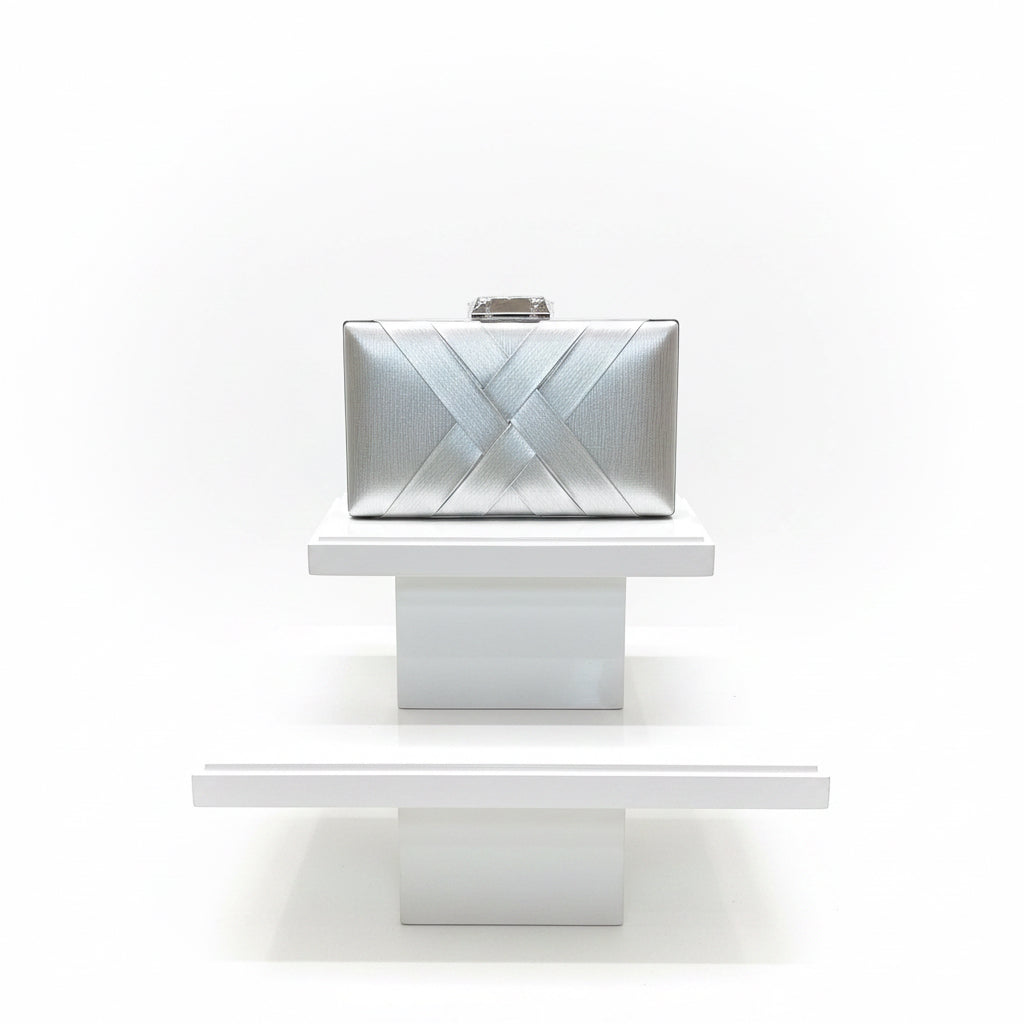 Bolso plata con cadena
