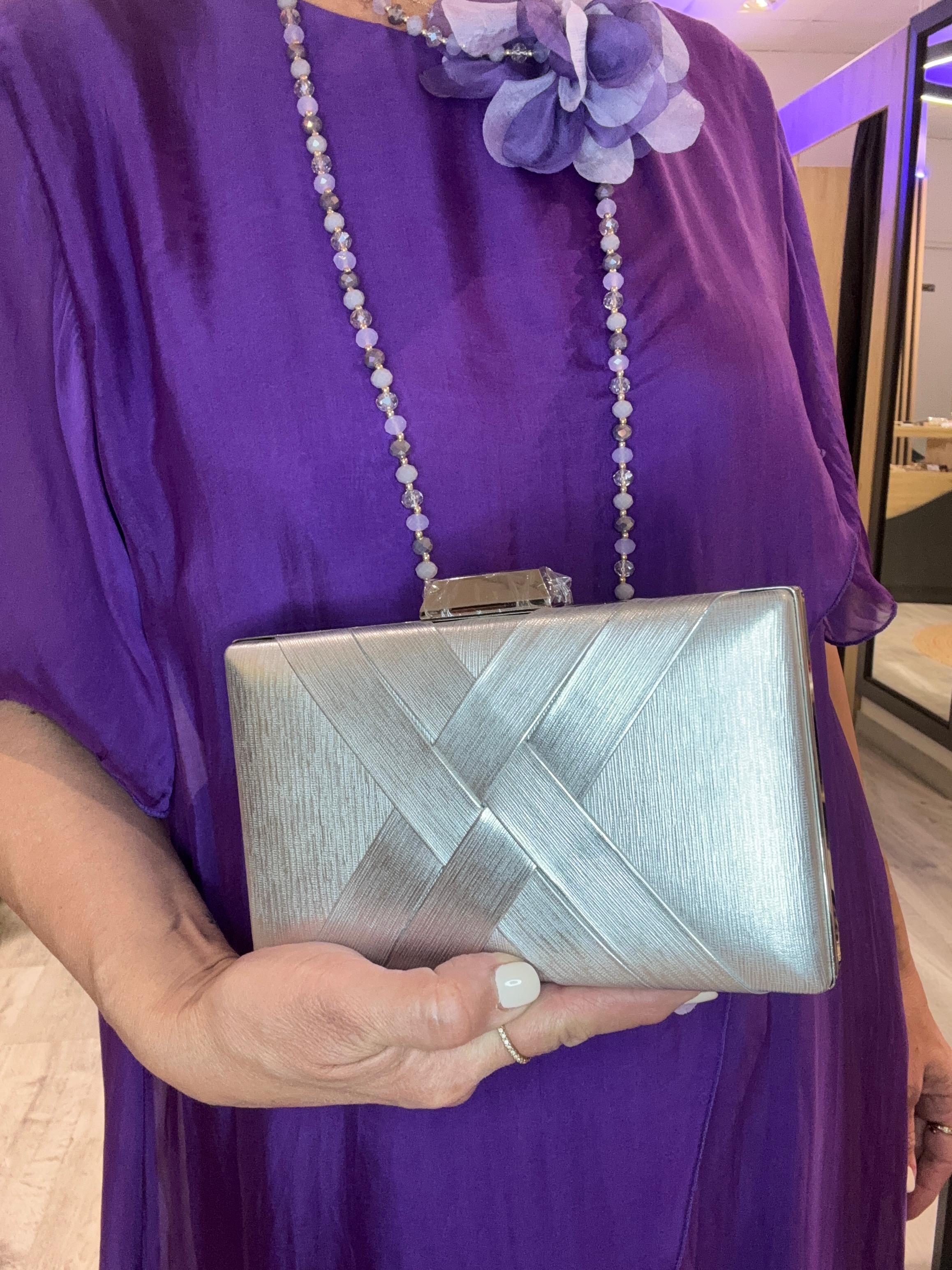 Bolso de mano con cadena