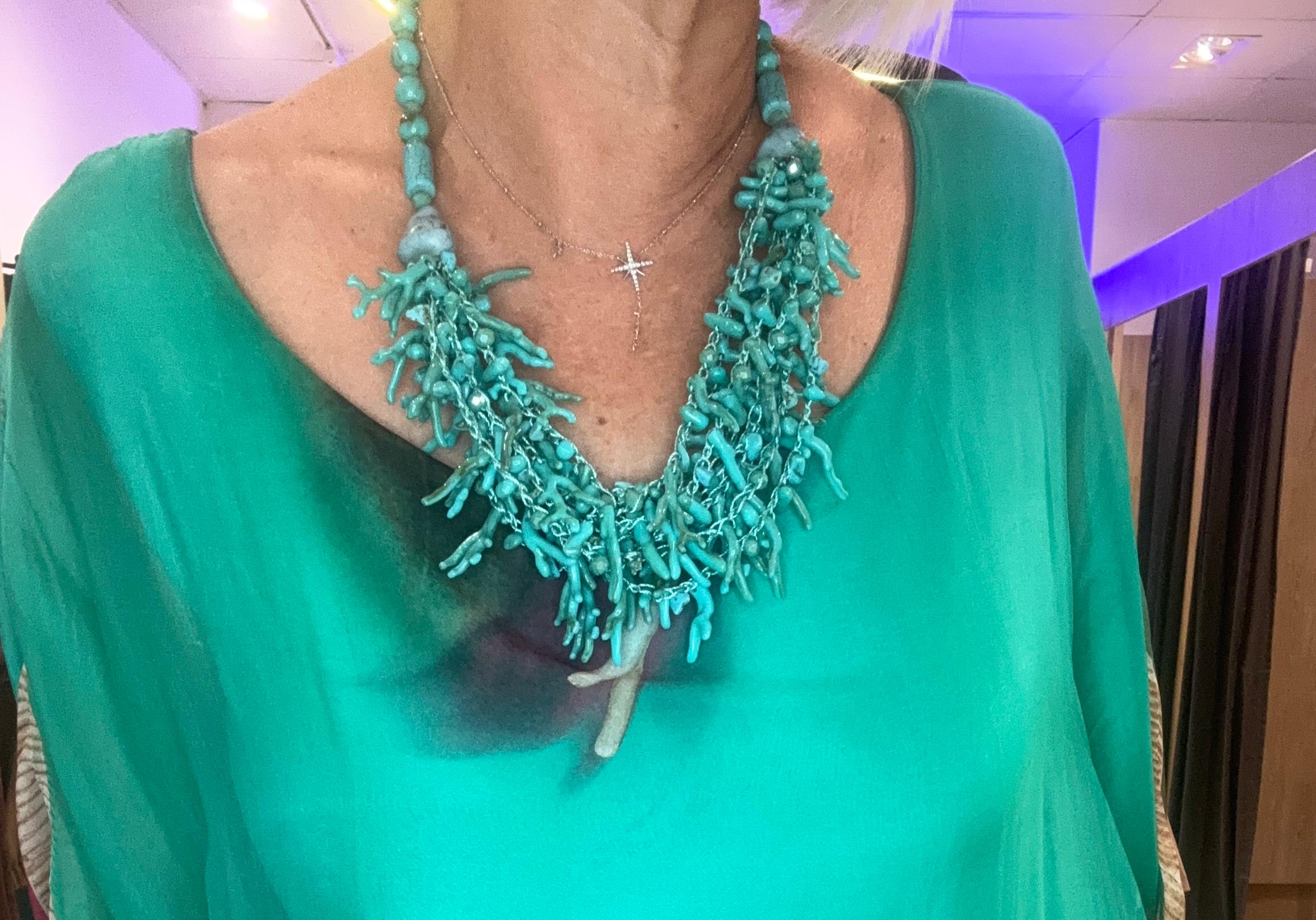 Collar coral