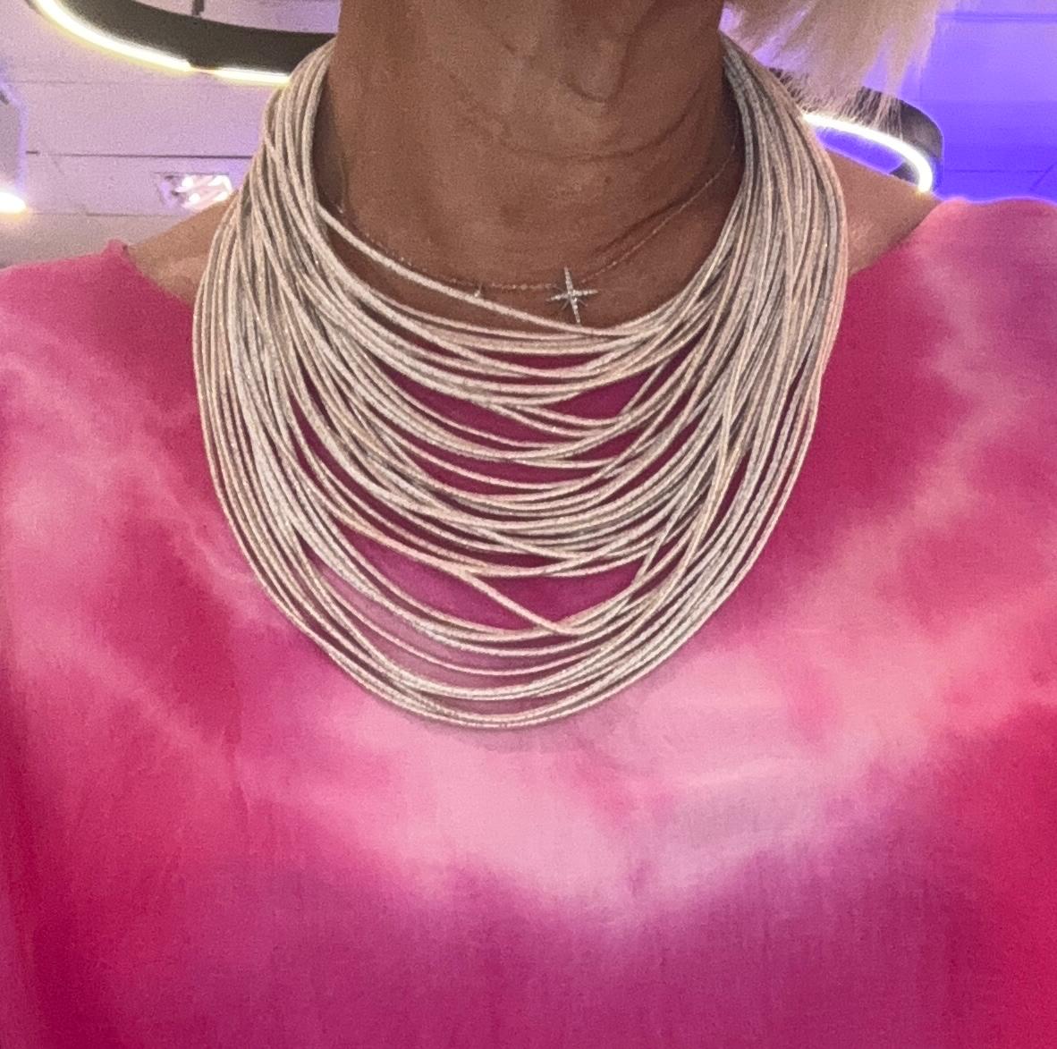 Collar hilos