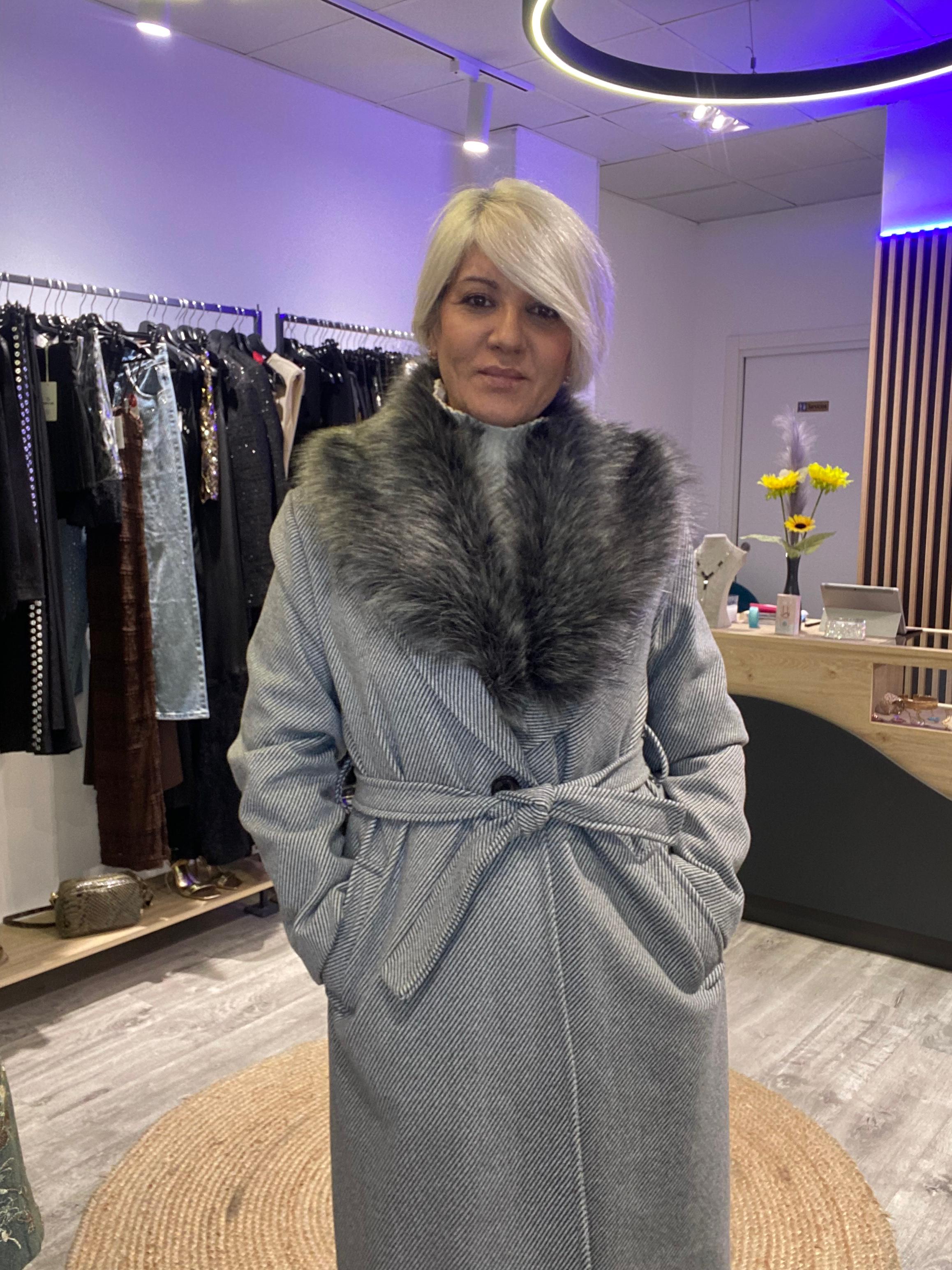 Abrigo Largo Paula con Solapa de Pelo Gris - Boho Luxe