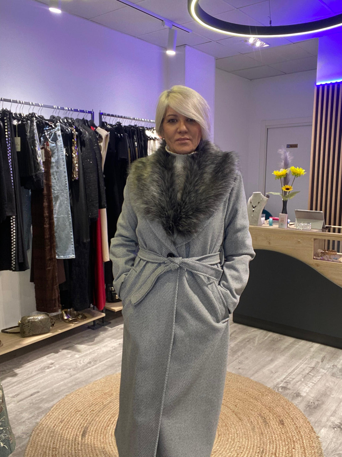 Abrigo Largo Paula con Solapa de Pelo Gris - Boho Luxe