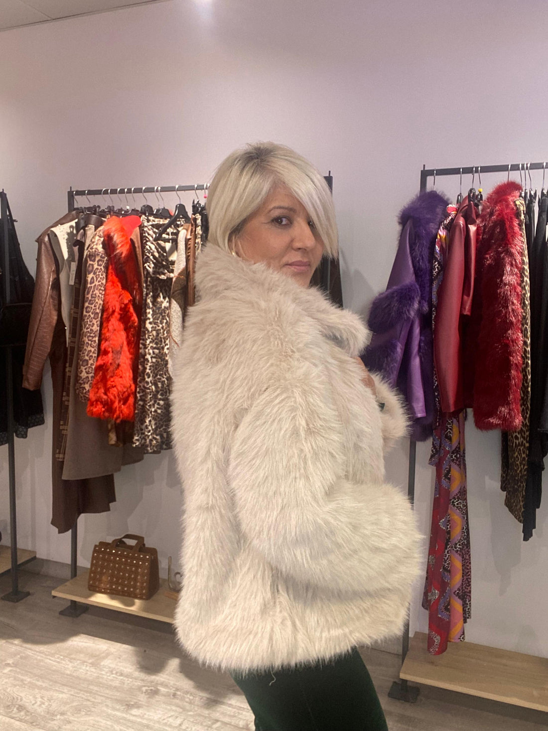 Chaqueta Pelo Sintético Beige - Calidez y Estilo Boho-Luxe