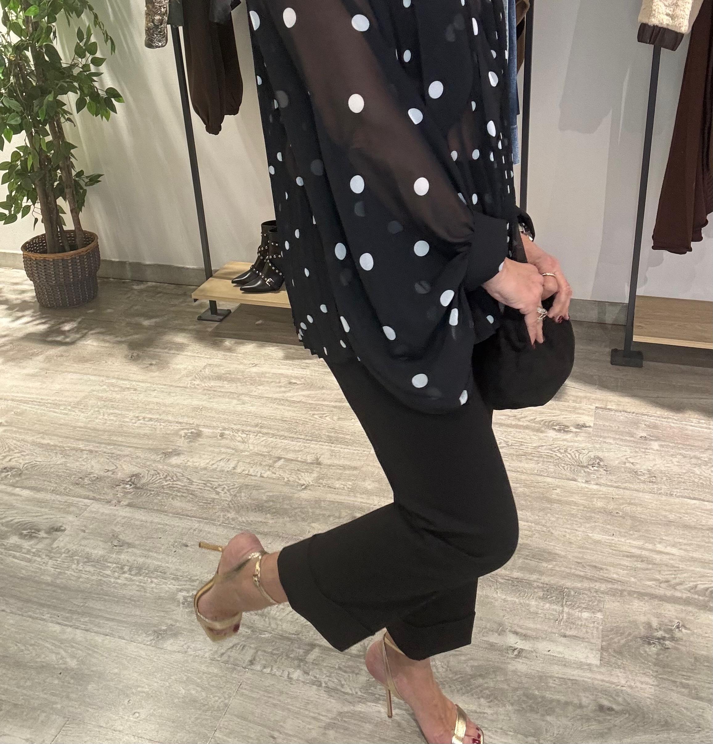 Pantalón  negro  tobillero