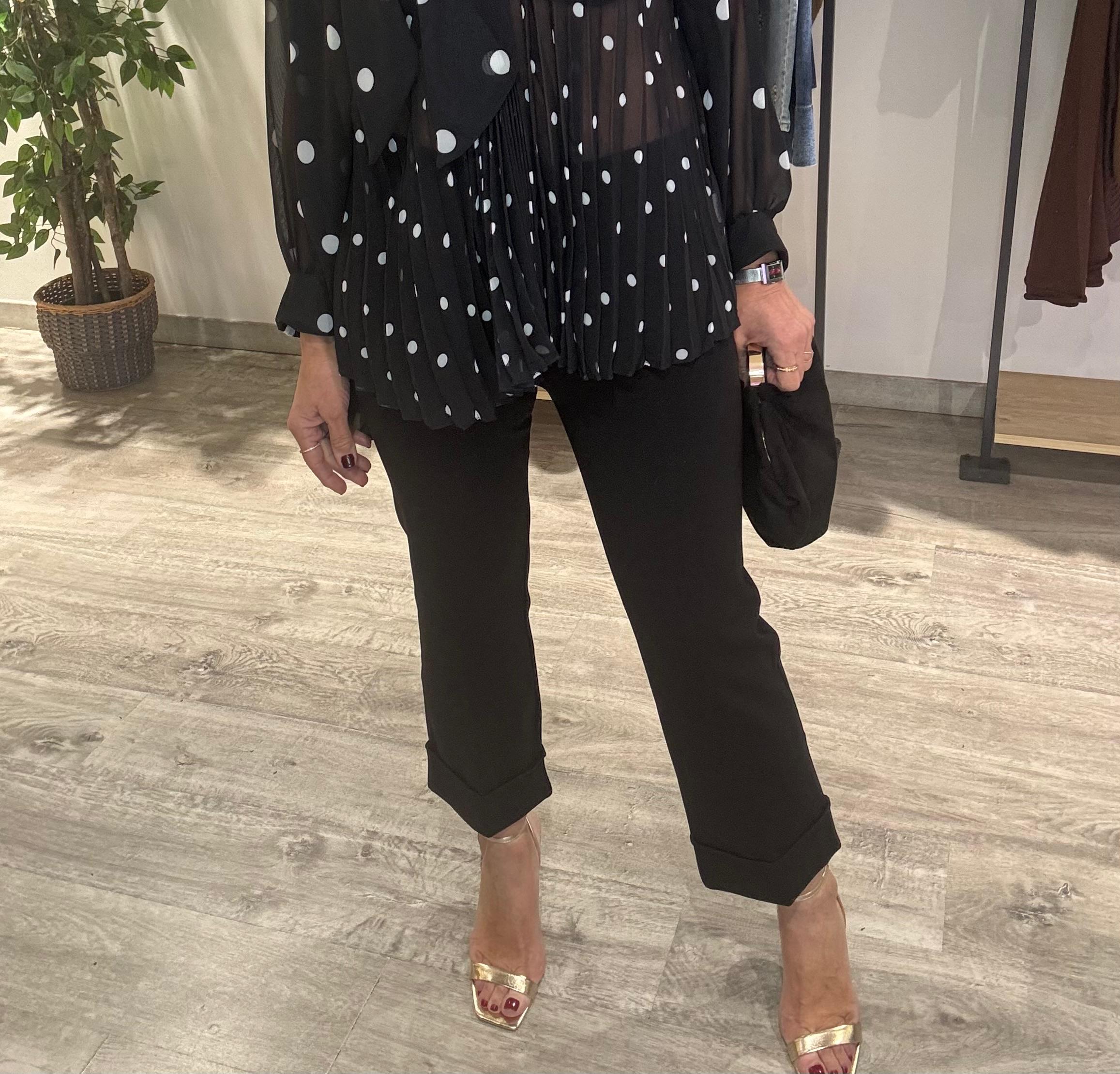 Pantalón  negro  tobillero