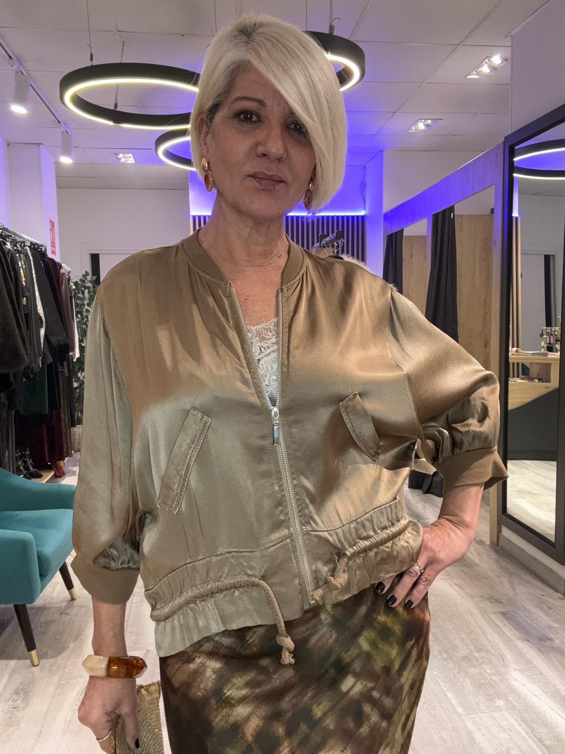 Bomber satinada dorada