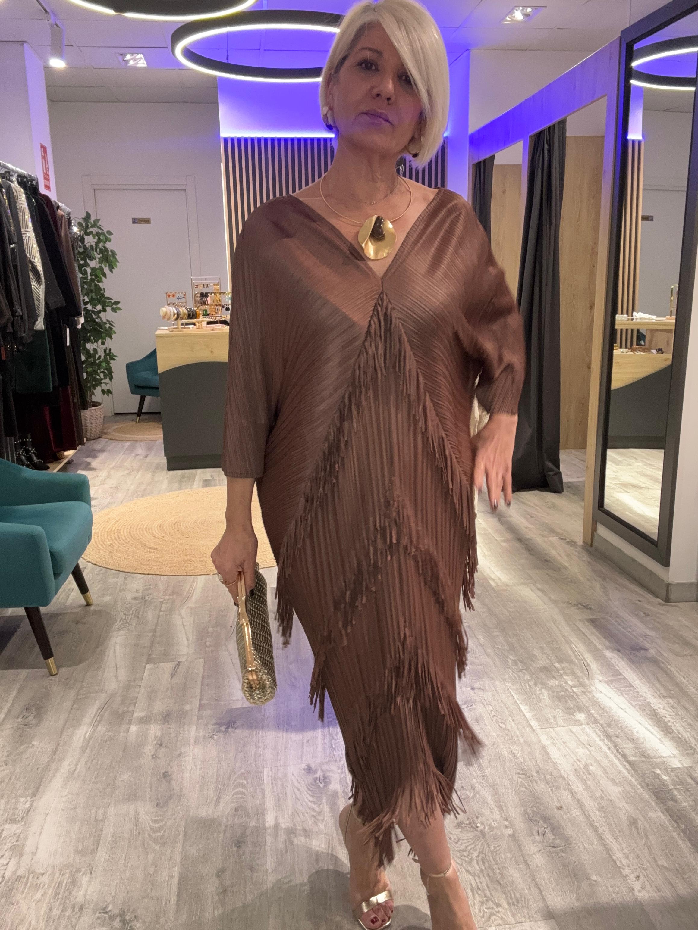 Vestido boho flecos color marrón