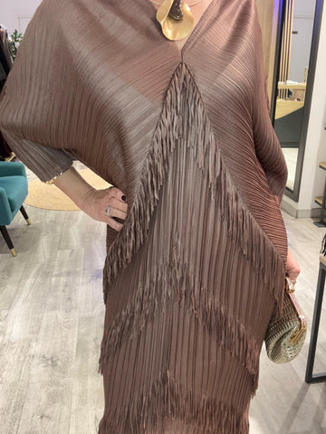 Vestido boho flecos color marrón