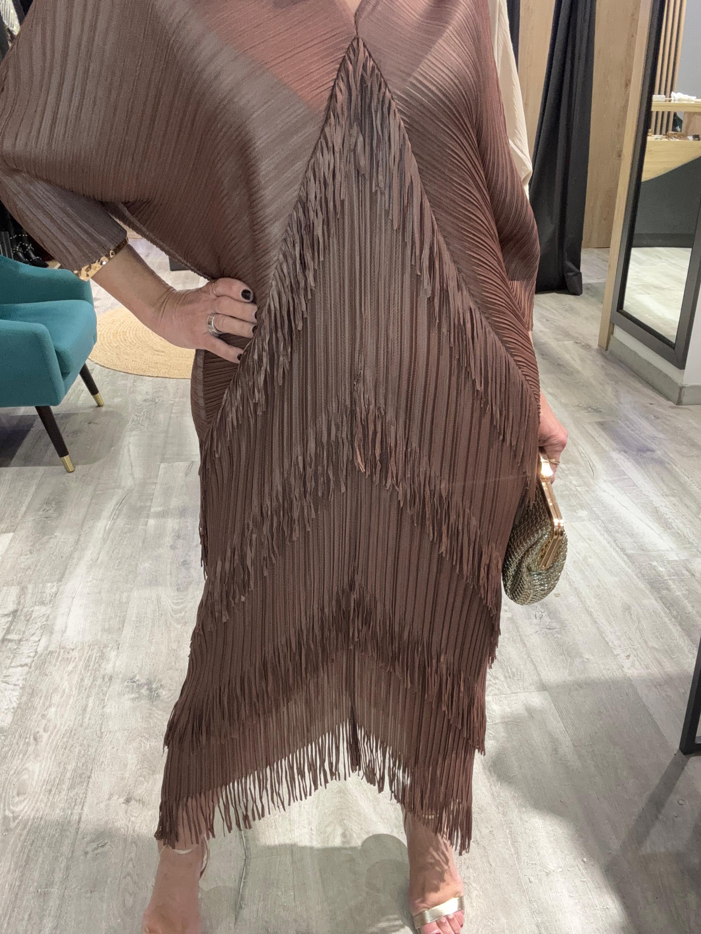 Vestido boho flecos color marrón