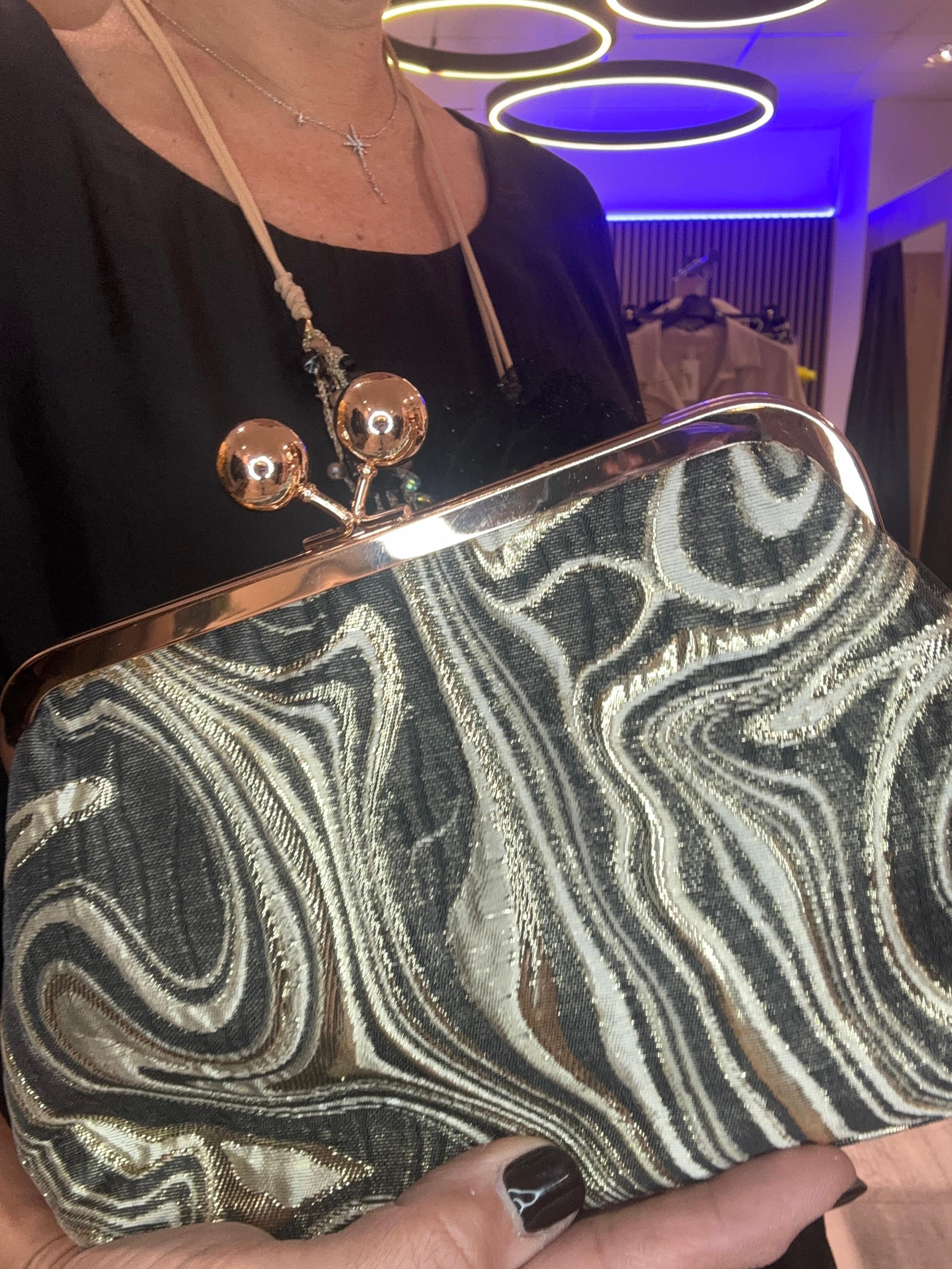 Clutch monedero Aristas