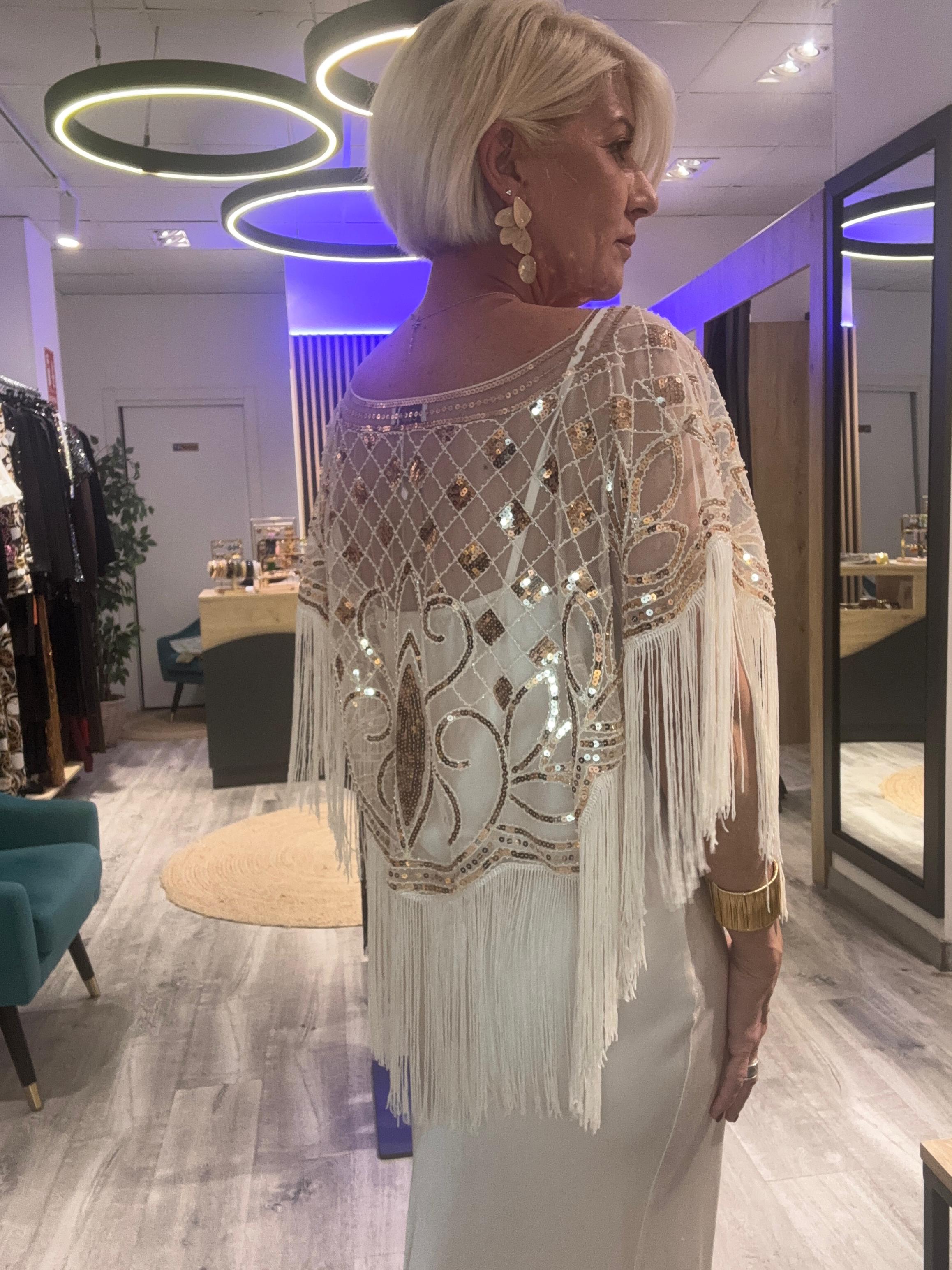 Vestido Lencero seda y capa flecos