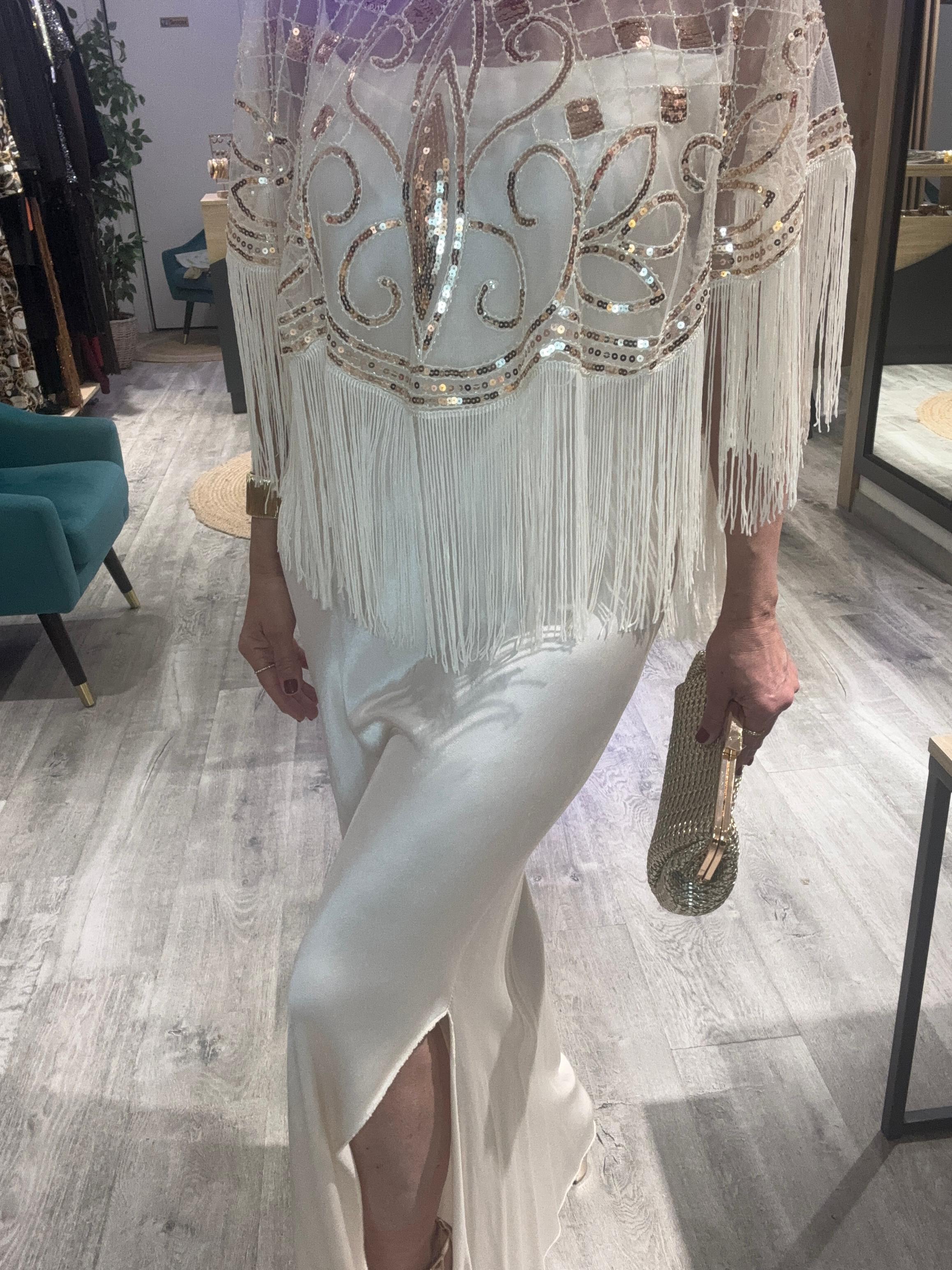 Vestido Lencero seda y capa flecos