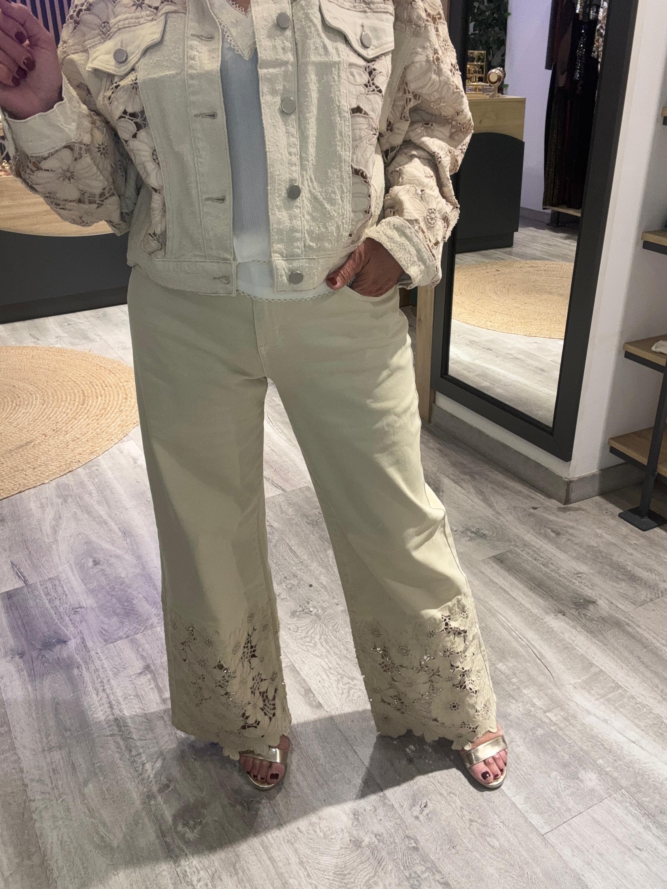 Pantalón vaquero  brocado  y bordado