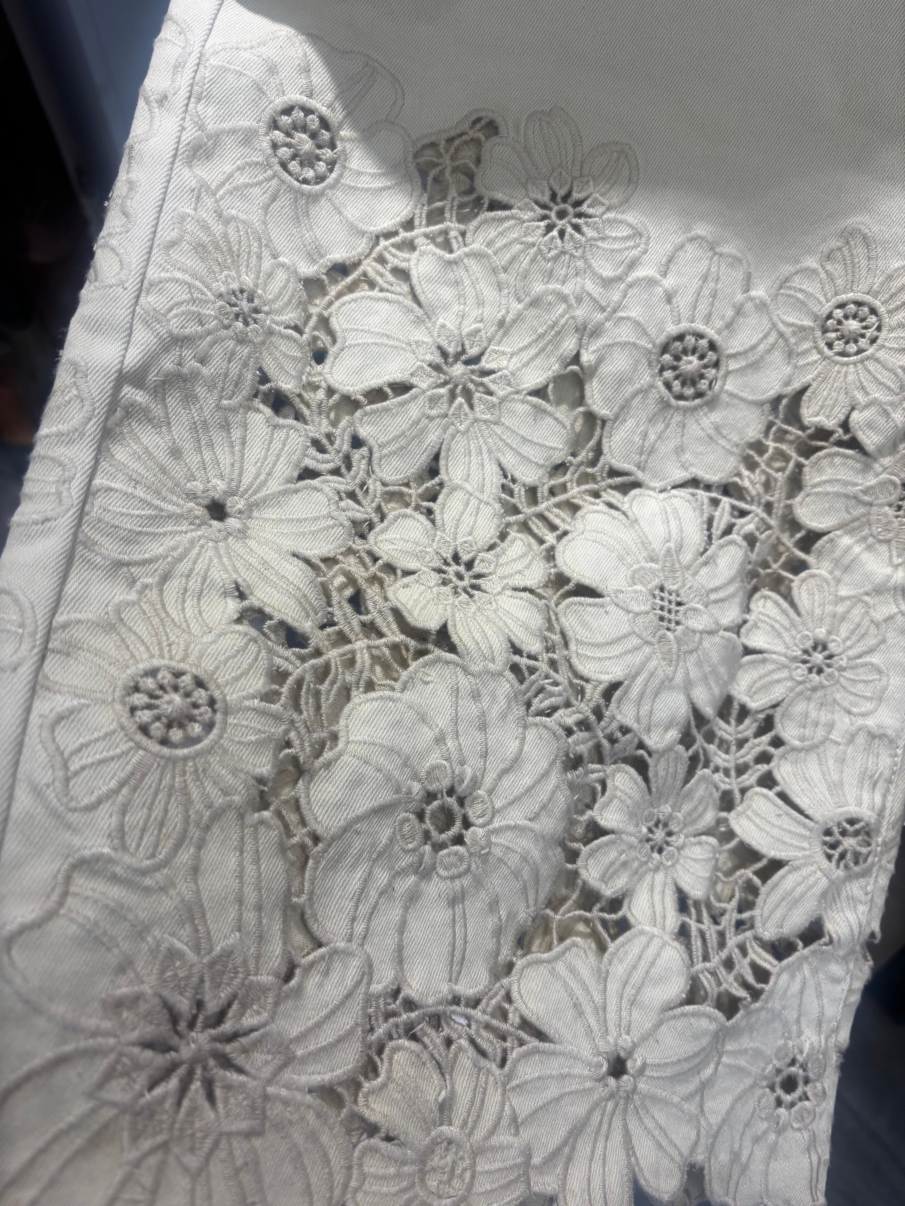 Pantalón vaquero  brocado  y bordado